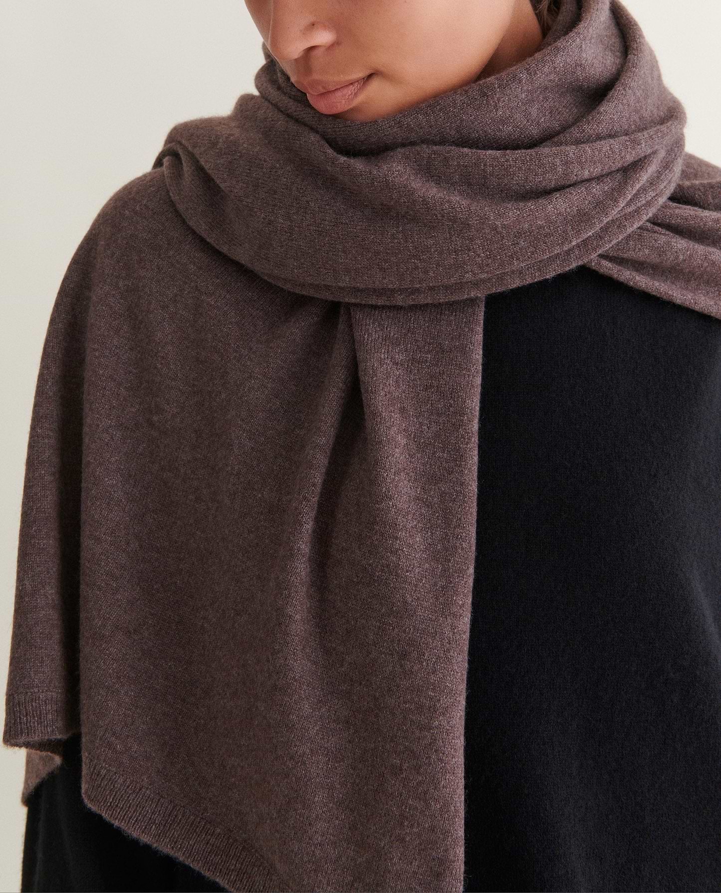 Oversized Finest Cashmere Wrap - Chocolate