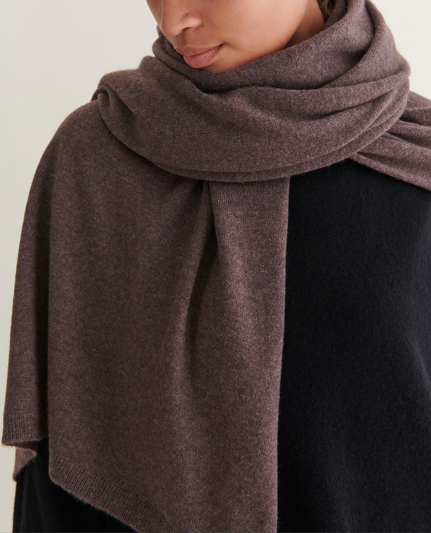 Oversized Finest Cashmere Wrap - Chocolate