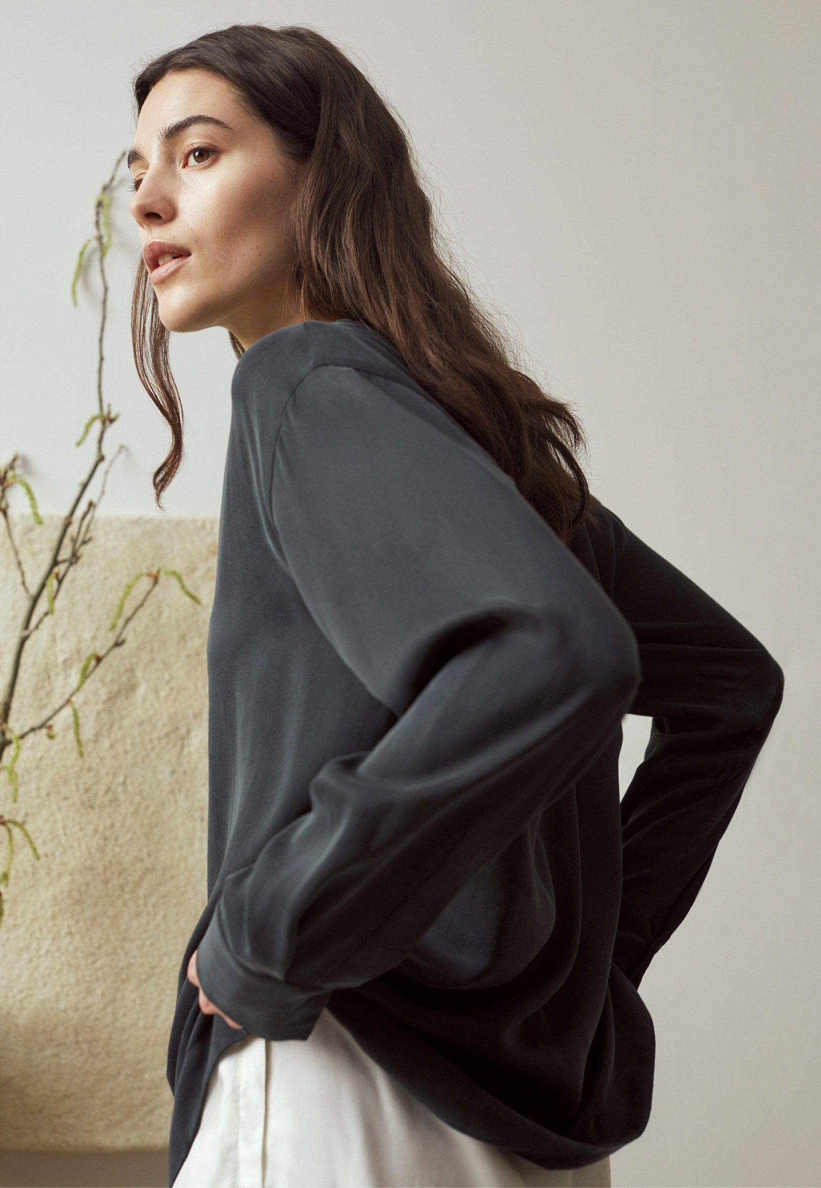 Women's Drop Shoulder Easy-Silk Top - Black