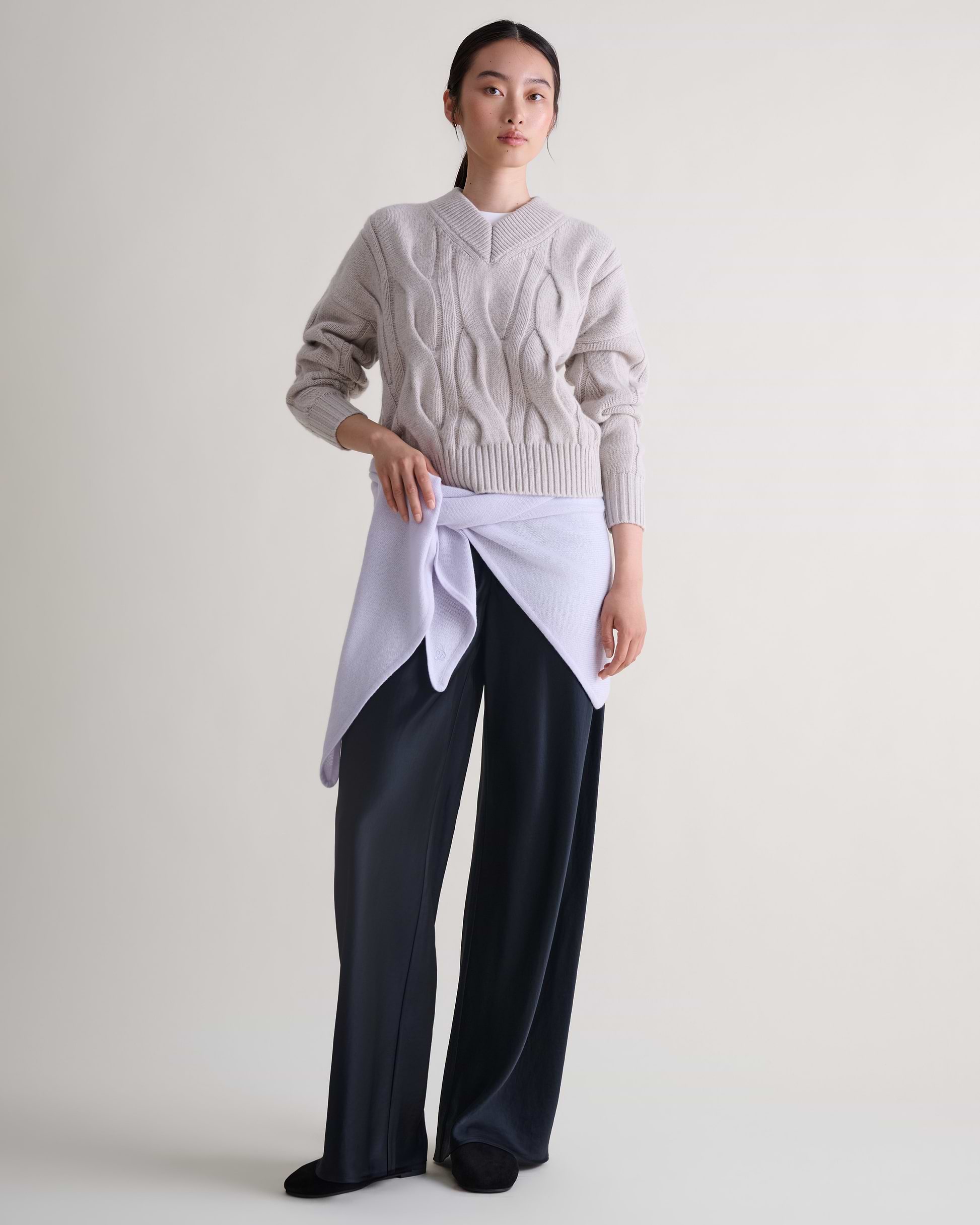 Lambswool Cable Knit V-neck Jumper - Bone
