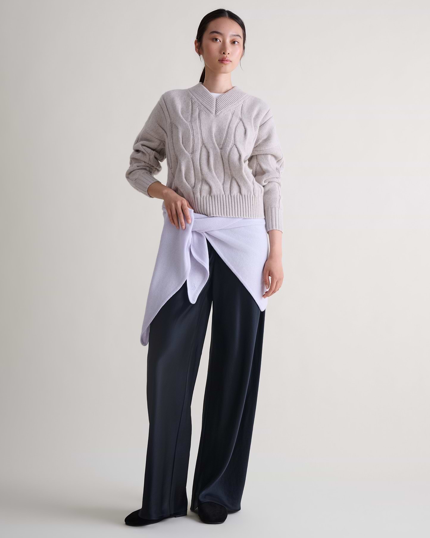 Lambswool Cable Knit V-neck Jumper