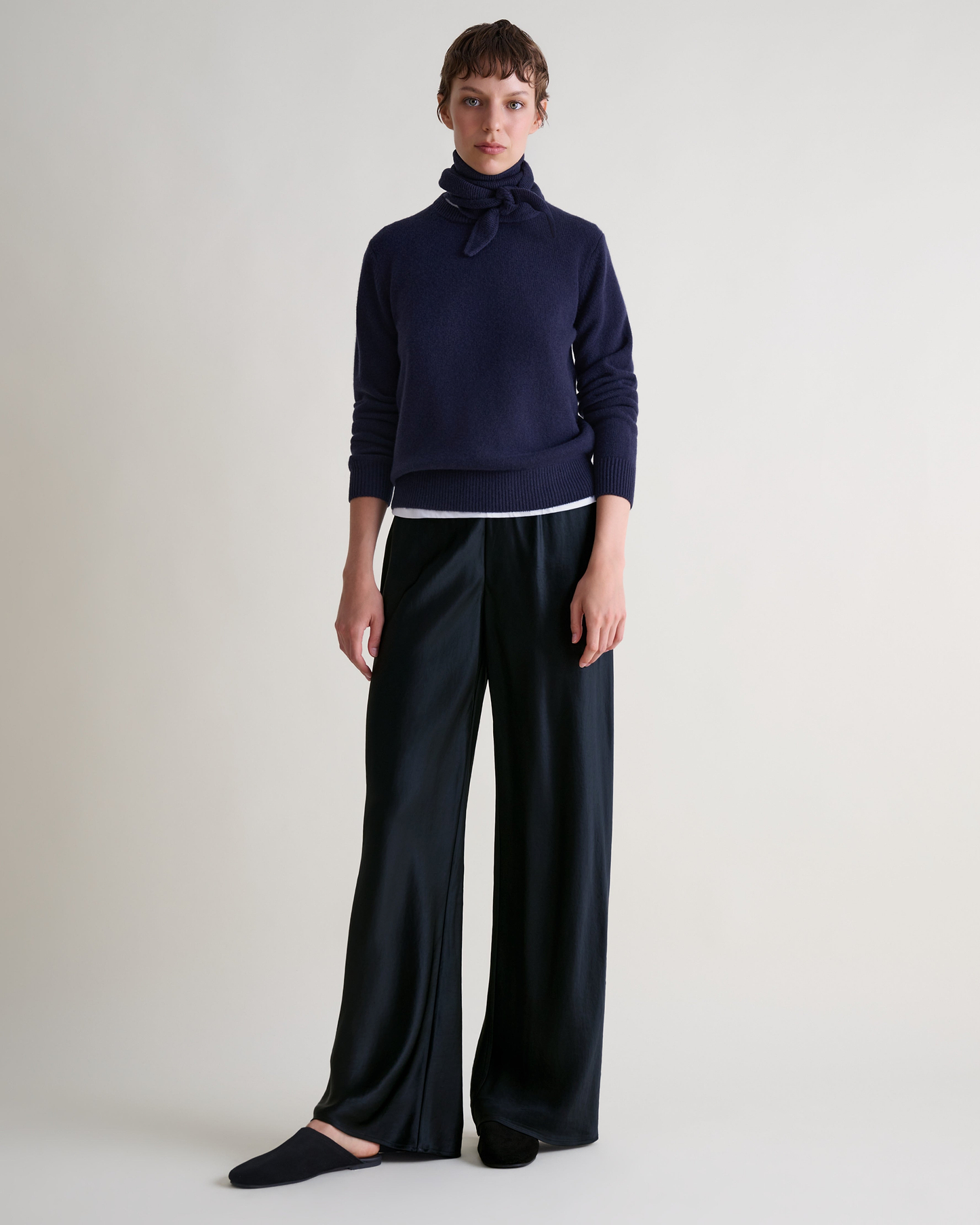 Women's Finest Midweight Cashmere Crew Neck Jumper - Mood Indigo