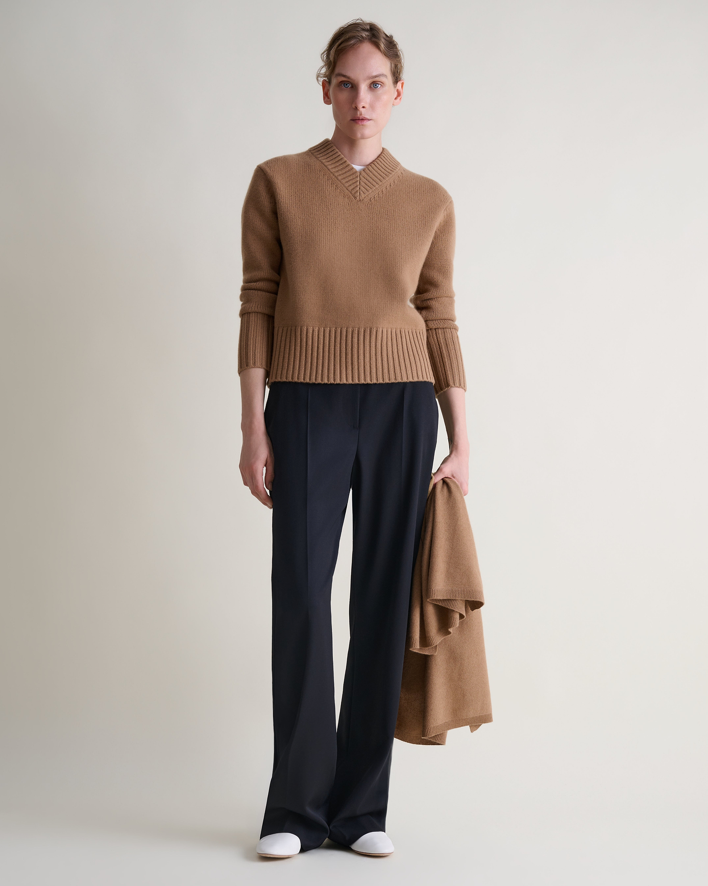 Women's Wool V-neck Jumper - Deep Camel