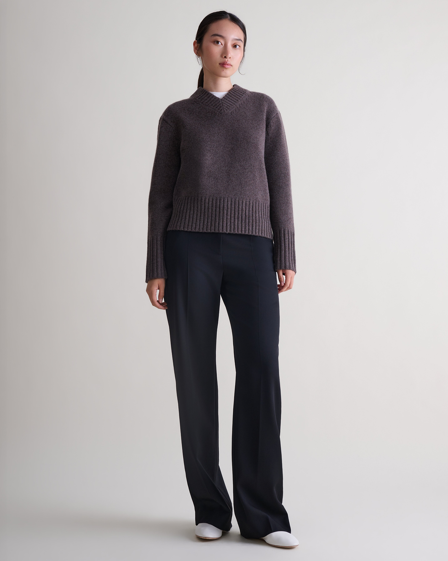 Women's Wool V-neck Jumper - Chocolate