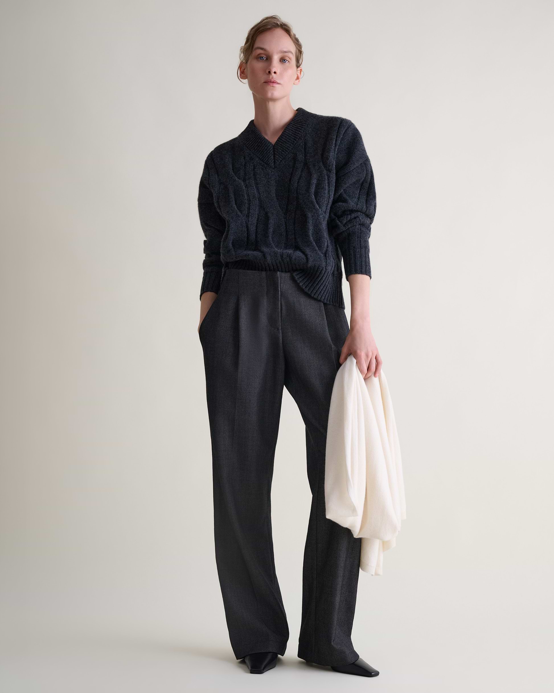 Lambswool Cable Knit V-neck Jumper - Graphite