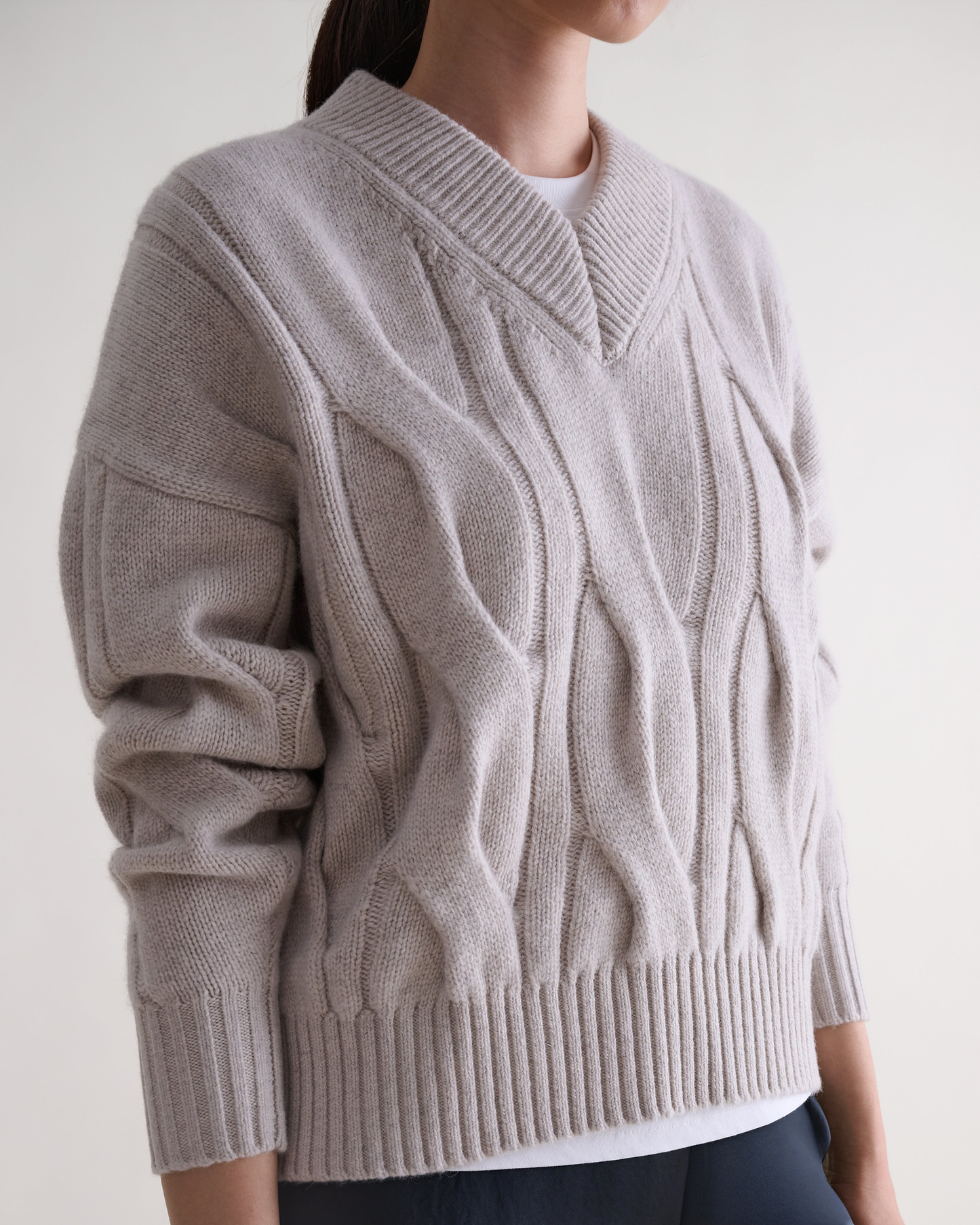 Lambswool Cable Knit V-neck Jumper - Bone