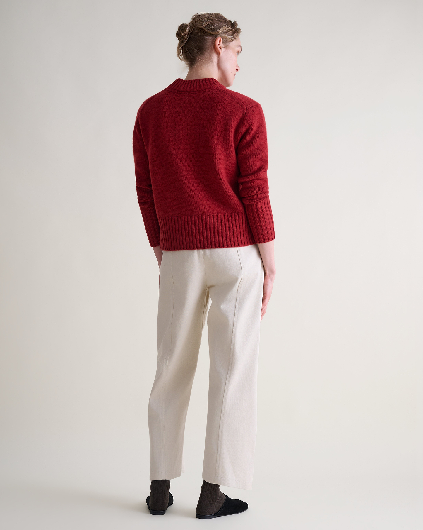 Women's Wool V-neck Jumper - Russet