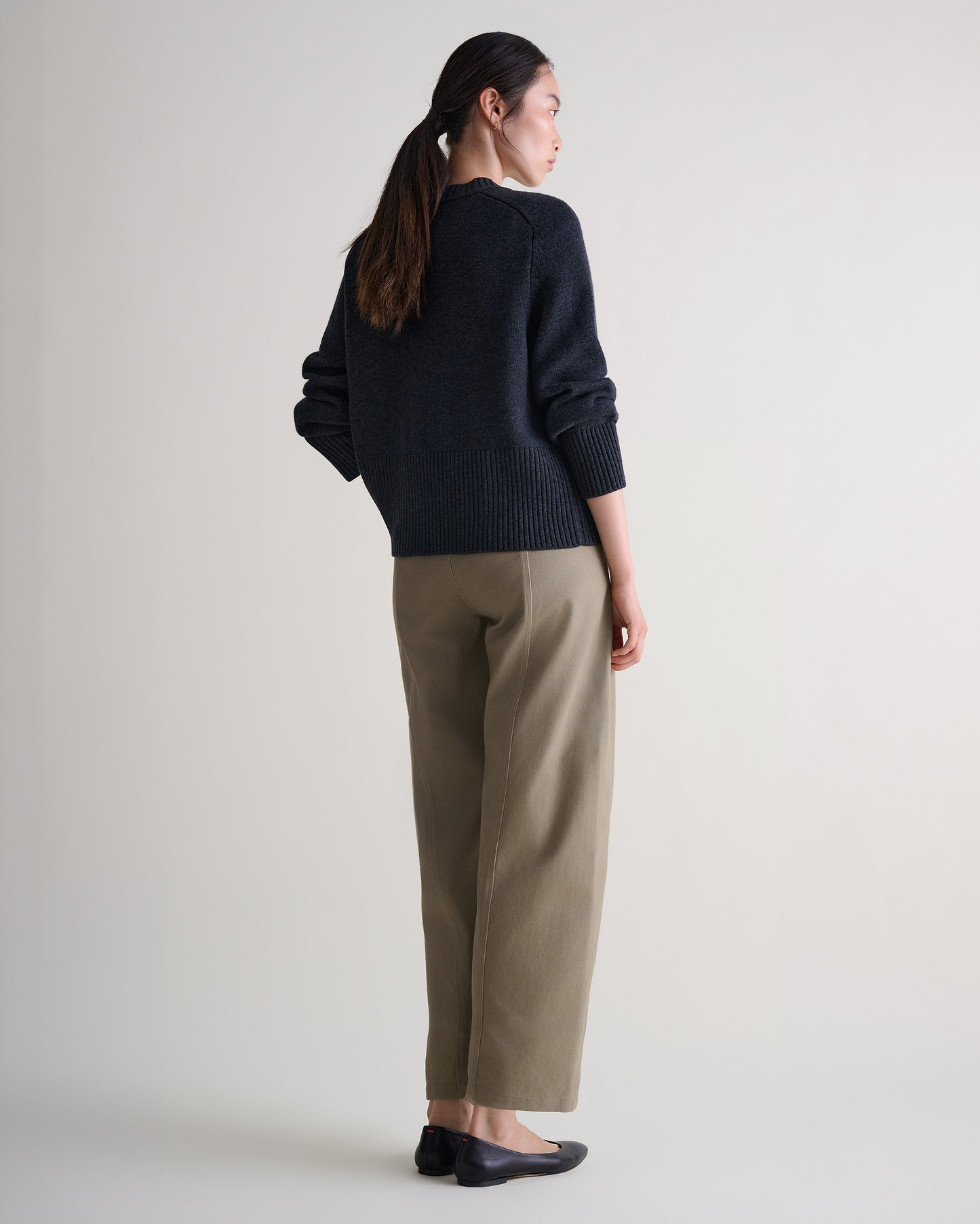 Women's Cashmere Merino Saddle Sleeve Crew Neck Jumper - Charcoal