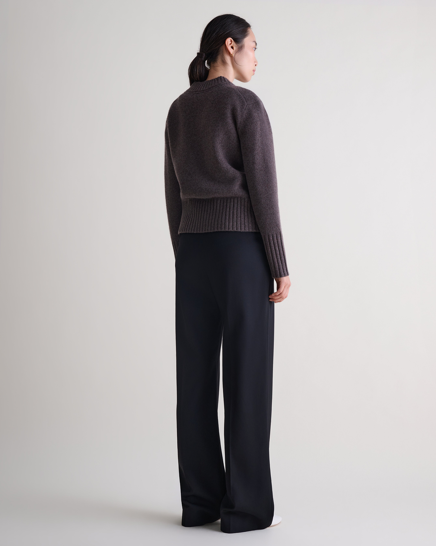Women's Wool V-neck Jumper - Chocolate
