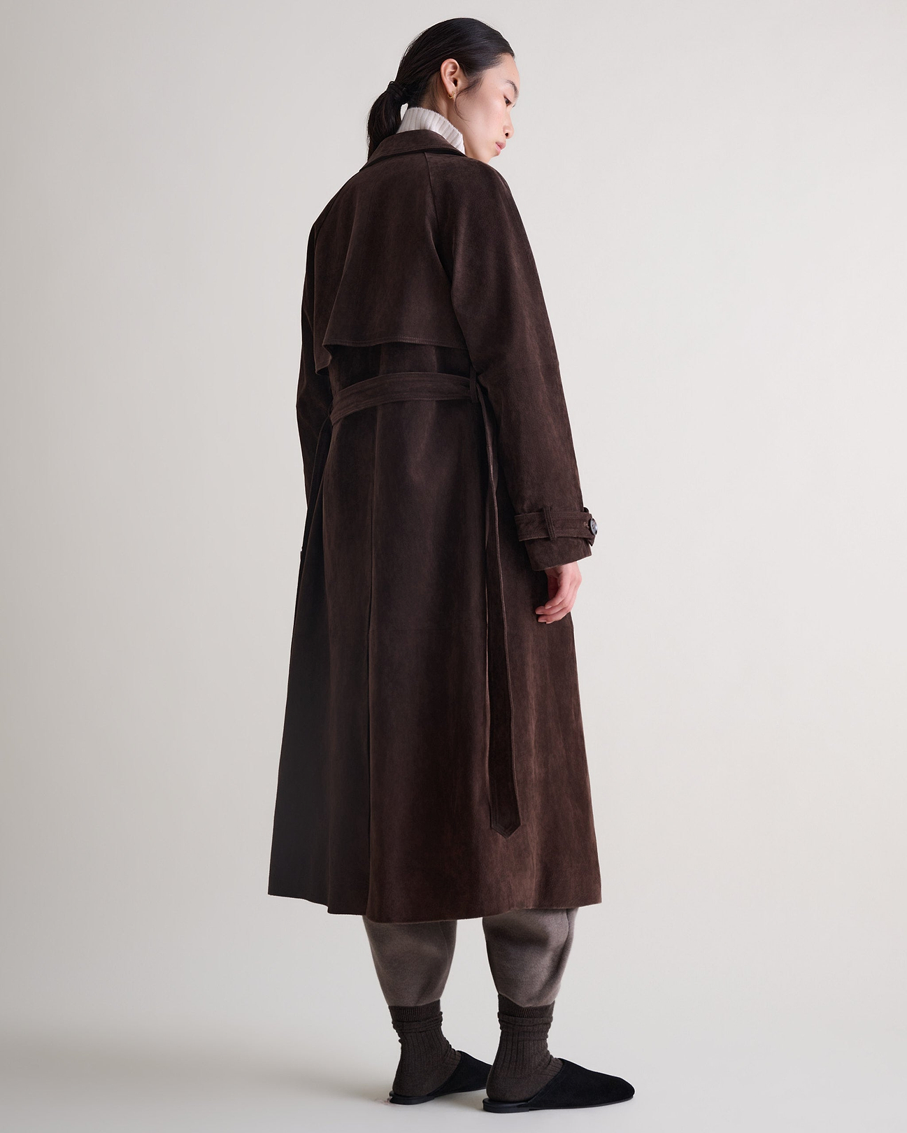 Full-length raglan sleeves