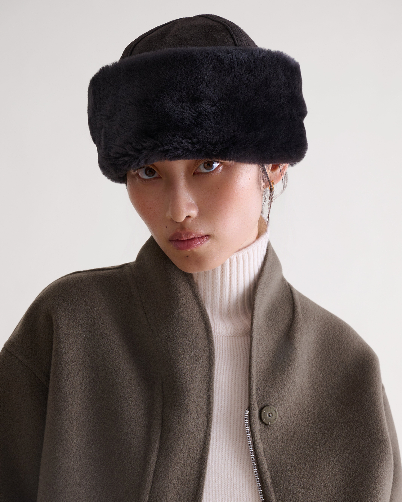 Fold-up shearling brim