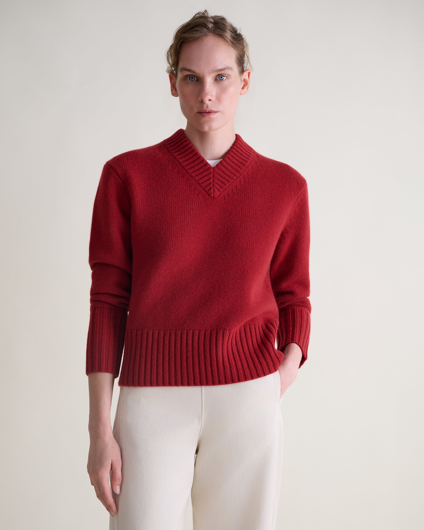 Women's Wool V-neck Jumper - Russet