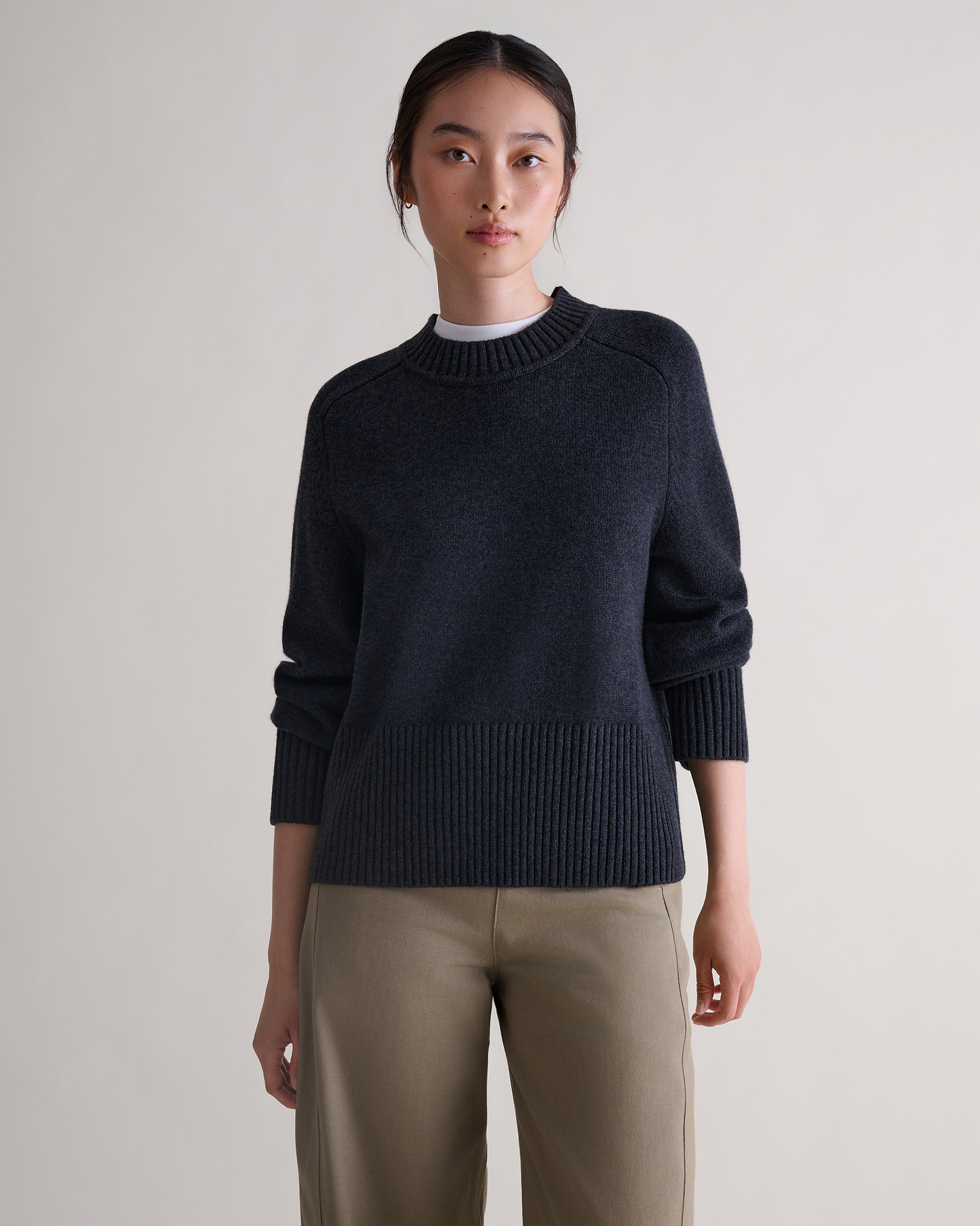 Women's Cashmere Merino Saddle Sleeve Crew Neck Jumper - Charcoal