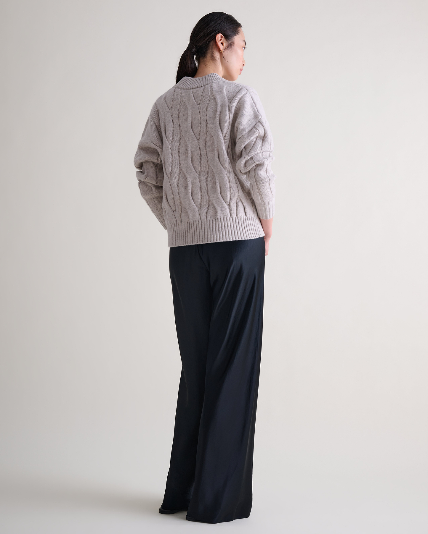 Lambswool Cable Knit V-neck Jumper - Bone