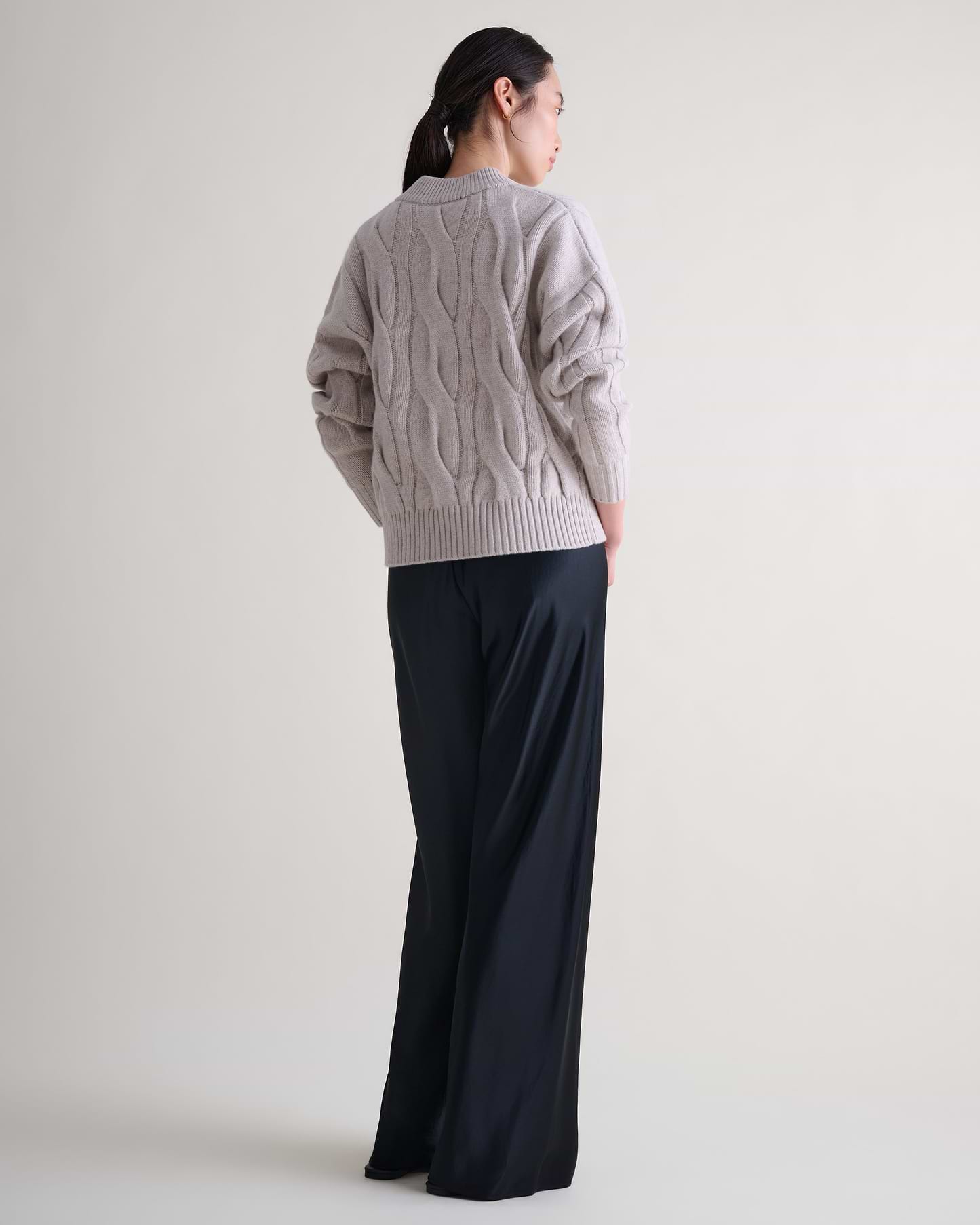 Lambswool Cable Knit V-neck Jumper