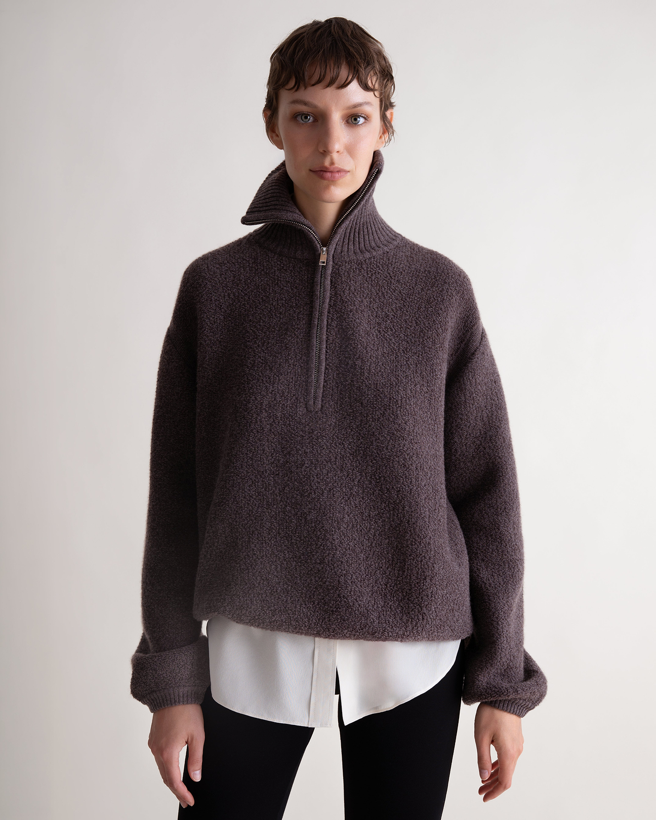 Structured funnel neck