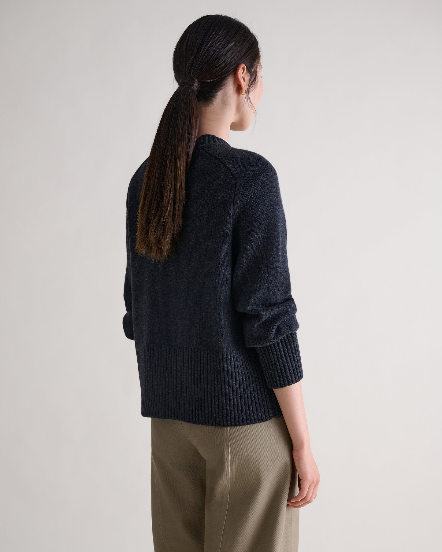 Women's Cashmere Merino Saddle Sleeve Crew Neck Jumper - Charcoal