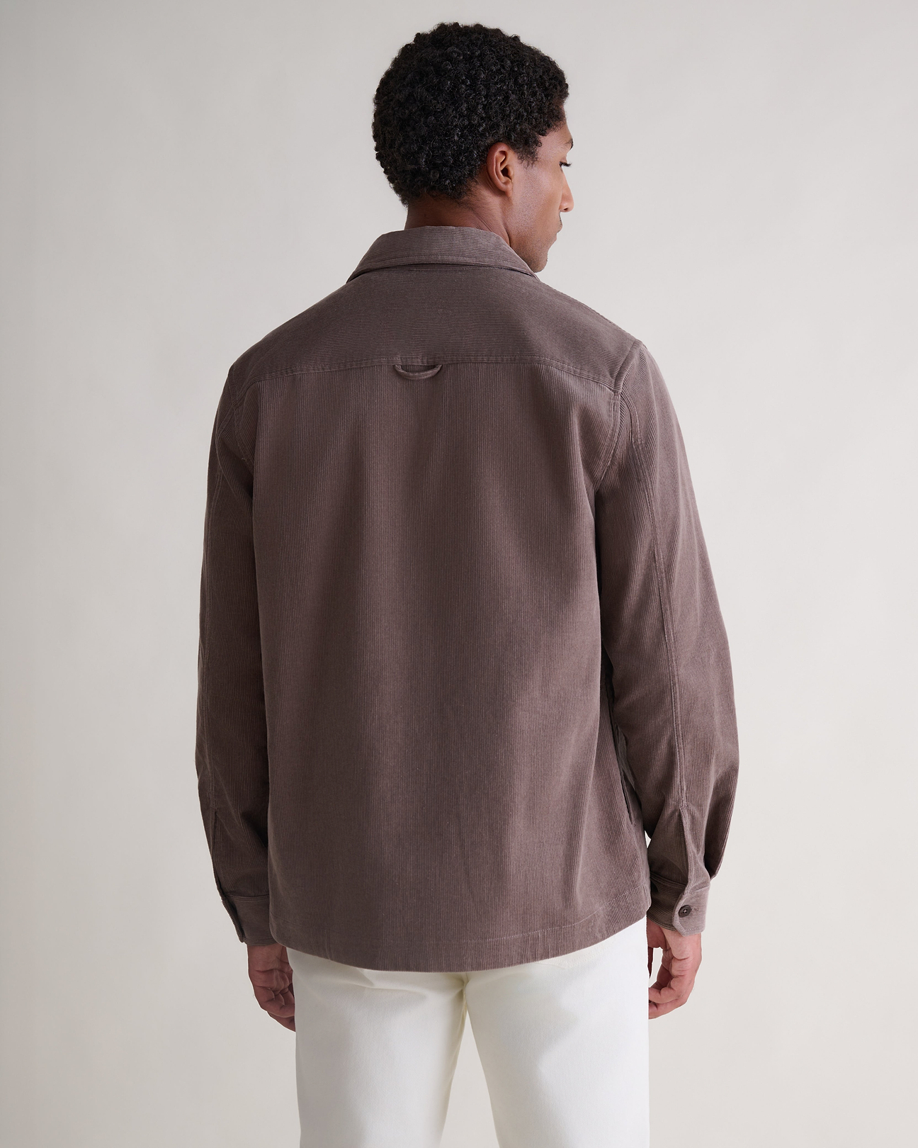 Boxy, relaxed fit with a curved hem