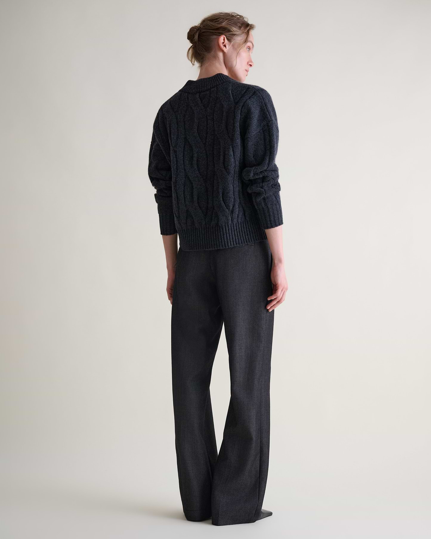 Lambswool Cable Knit V-neck Jumper