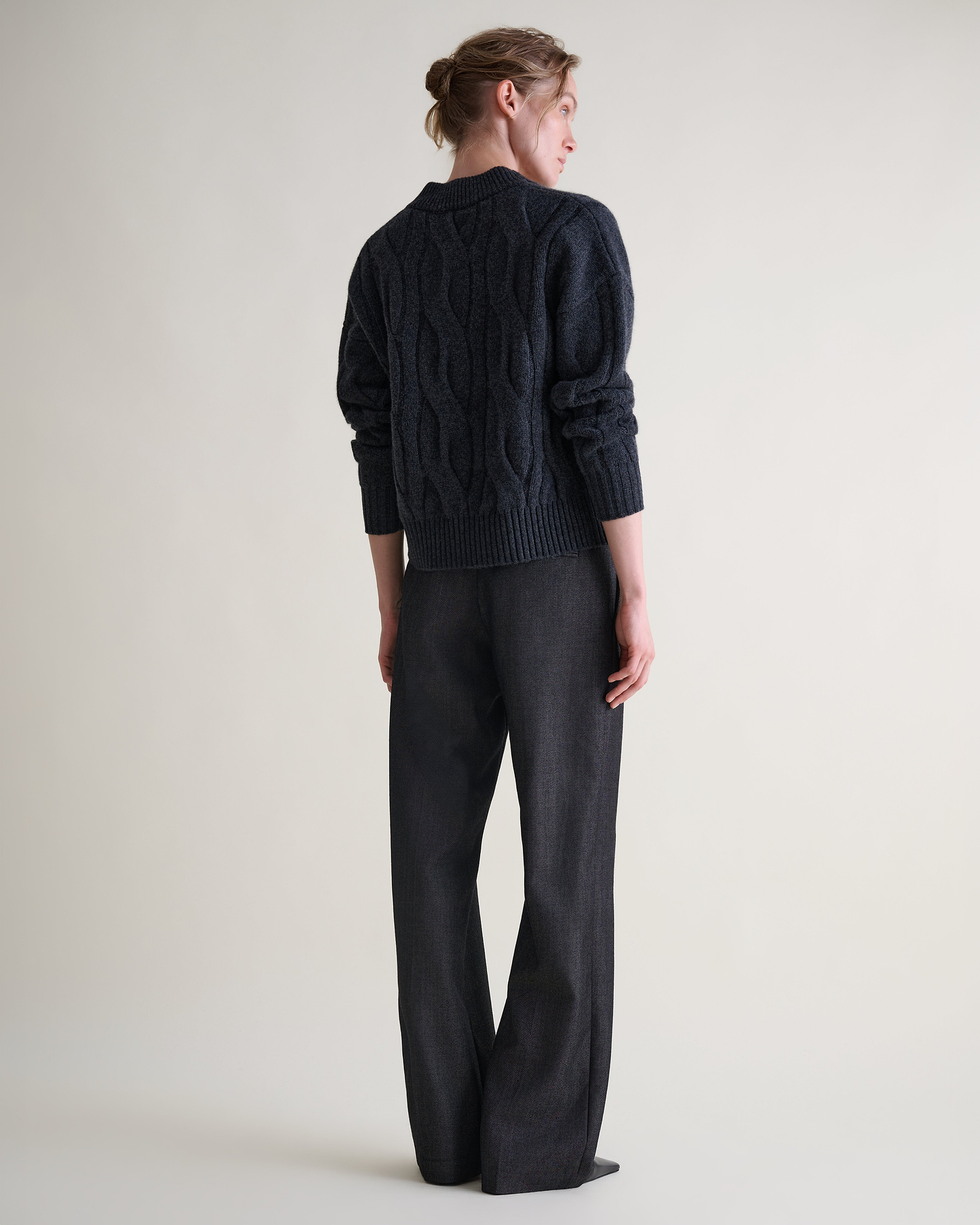 Lambswool Cable Knit V-neck Jumper - Graphite