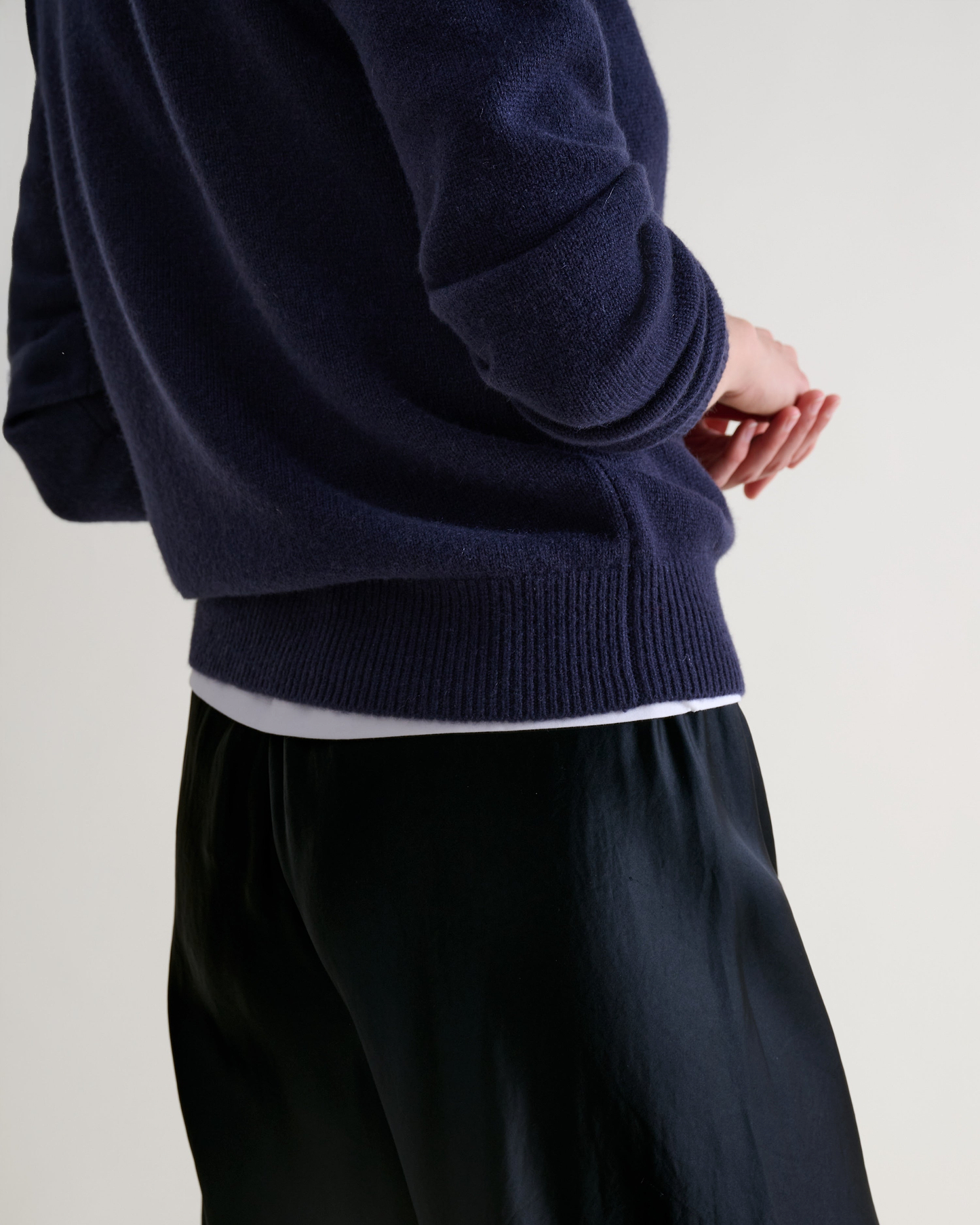 Women's Finest Midweight Cashmere Crew Neck Jumper - Mood Indigo