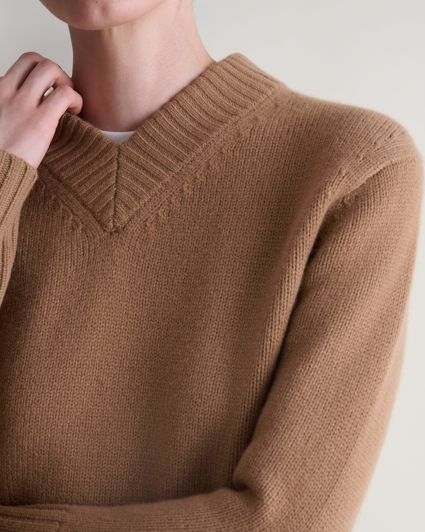 Women's Wool V-neck Jumper - Deep Camel