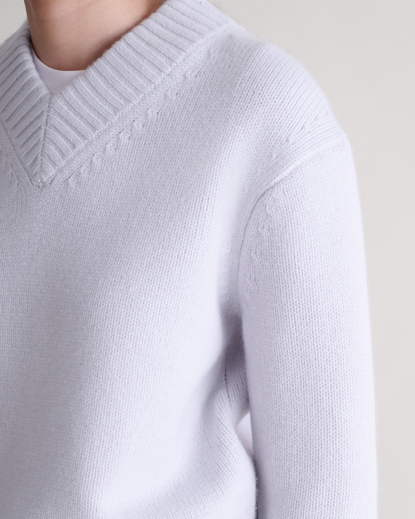 Women's Wool V-neck Jumper - Ice Blue