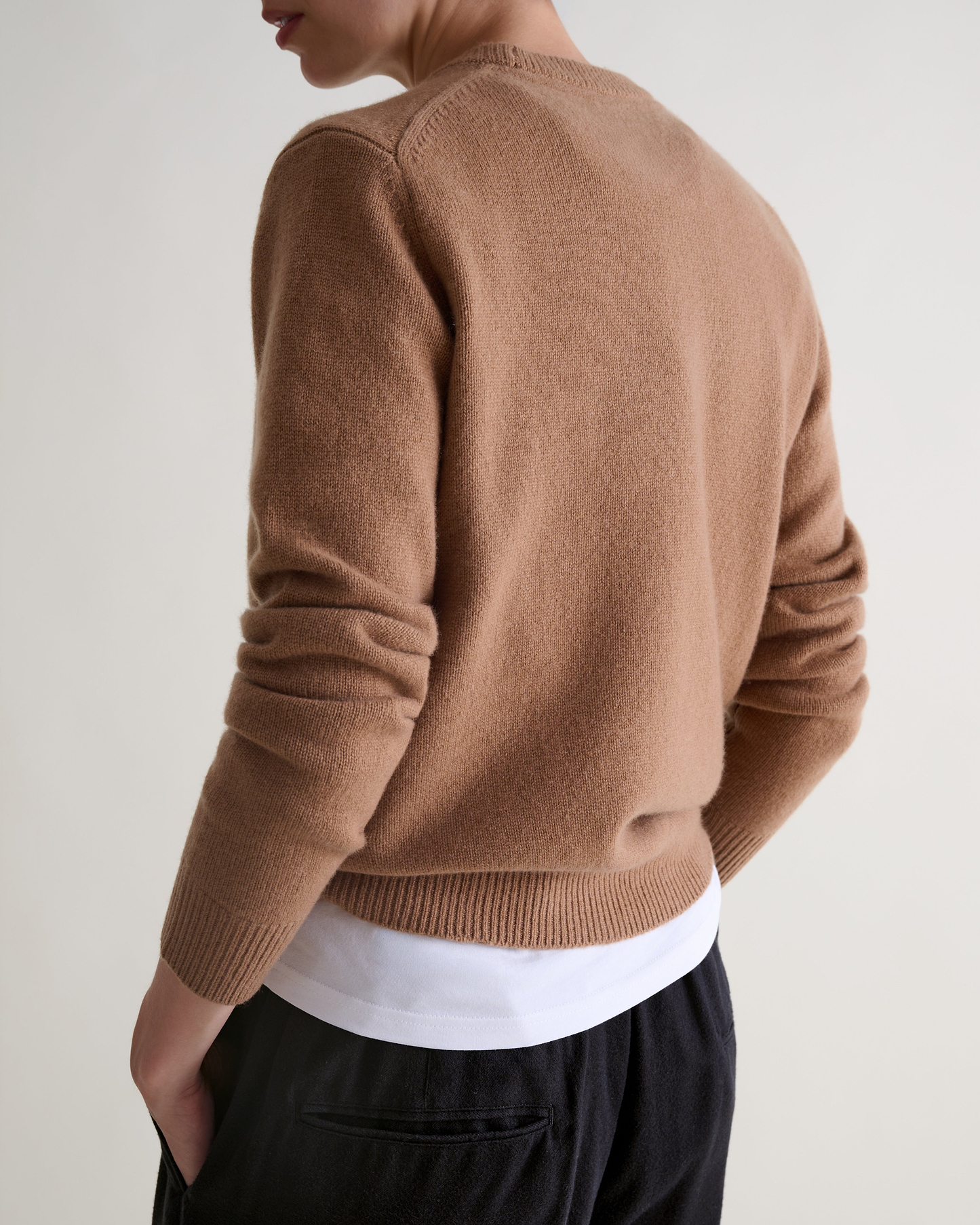 Women's Finest Midweight Cashmere Crew Neck Jumper - Deep Camel