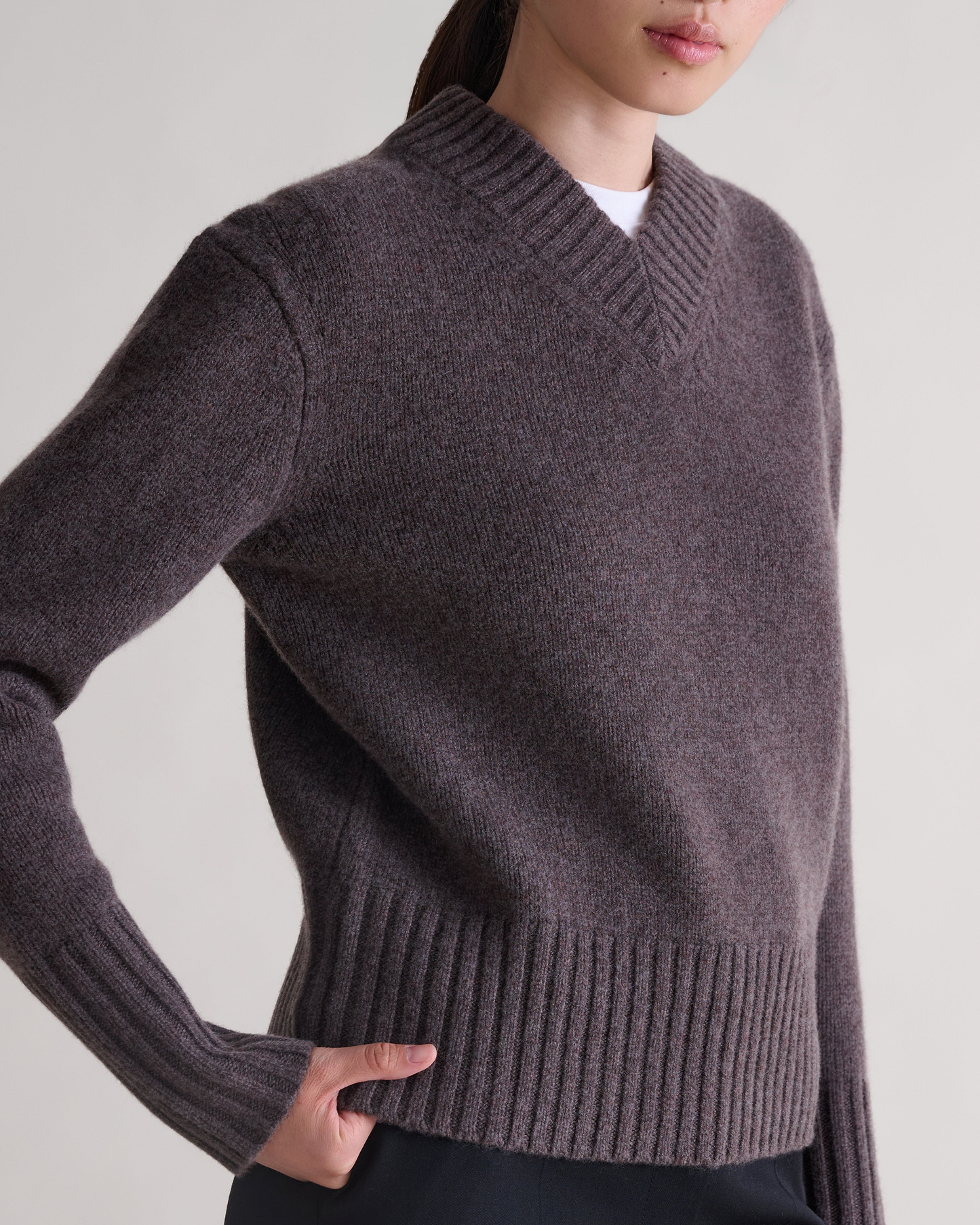 Women's Wool V-neck Jumper - Chocolate