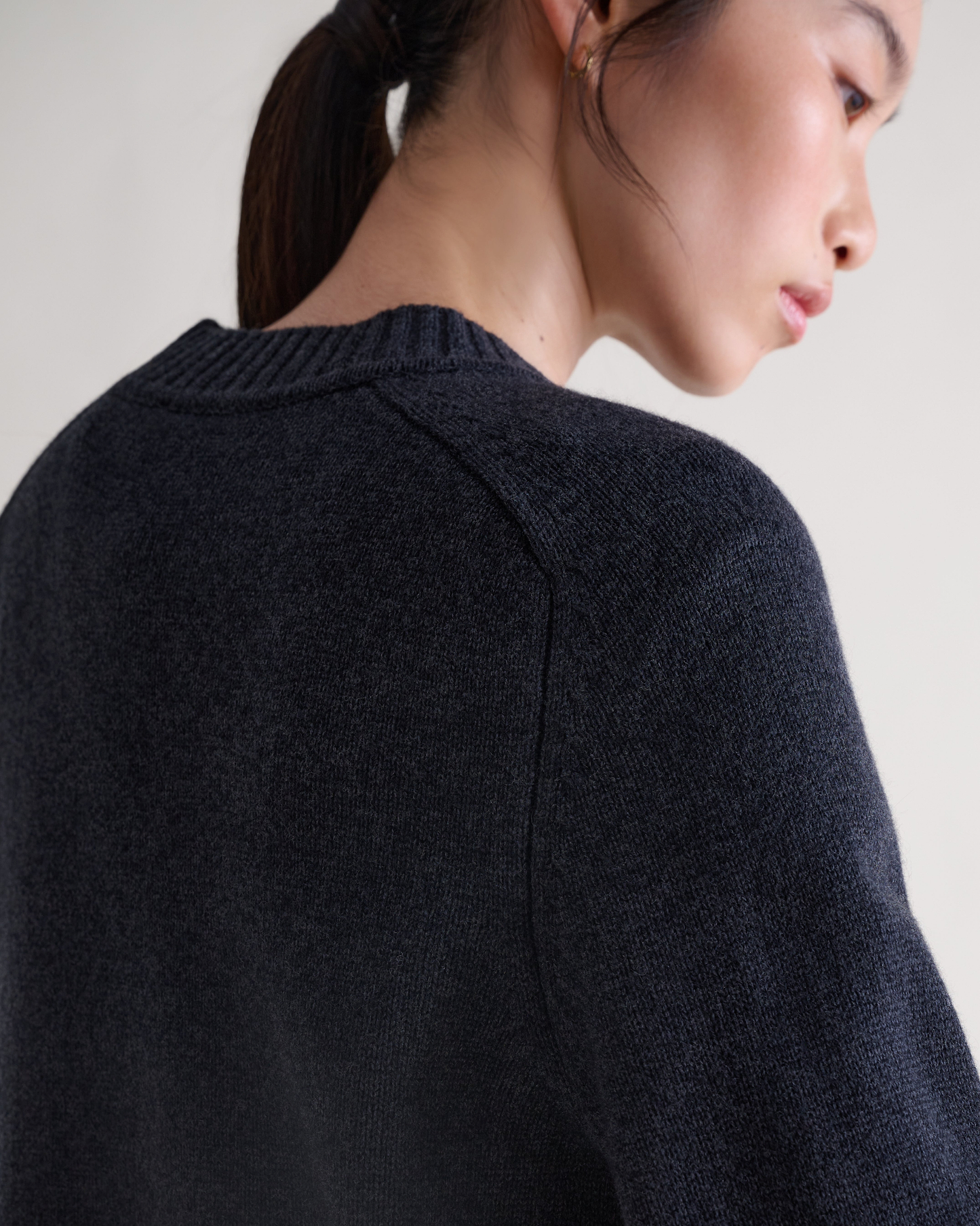 Women's Cashmere Merino Saddle Sleeve Crew Neck Jumper - Charcoal
