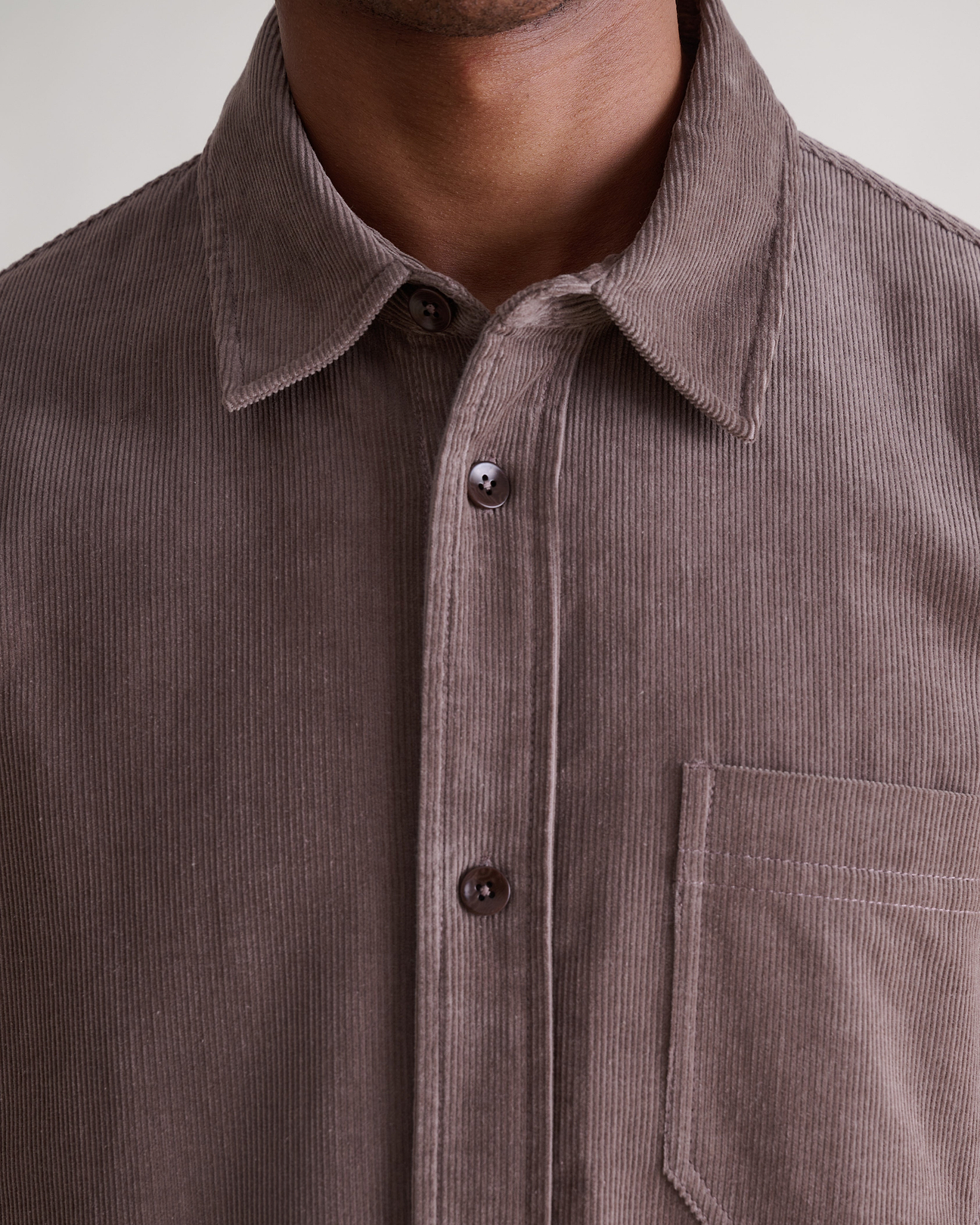 Patch chest pocket, concealed side pockets