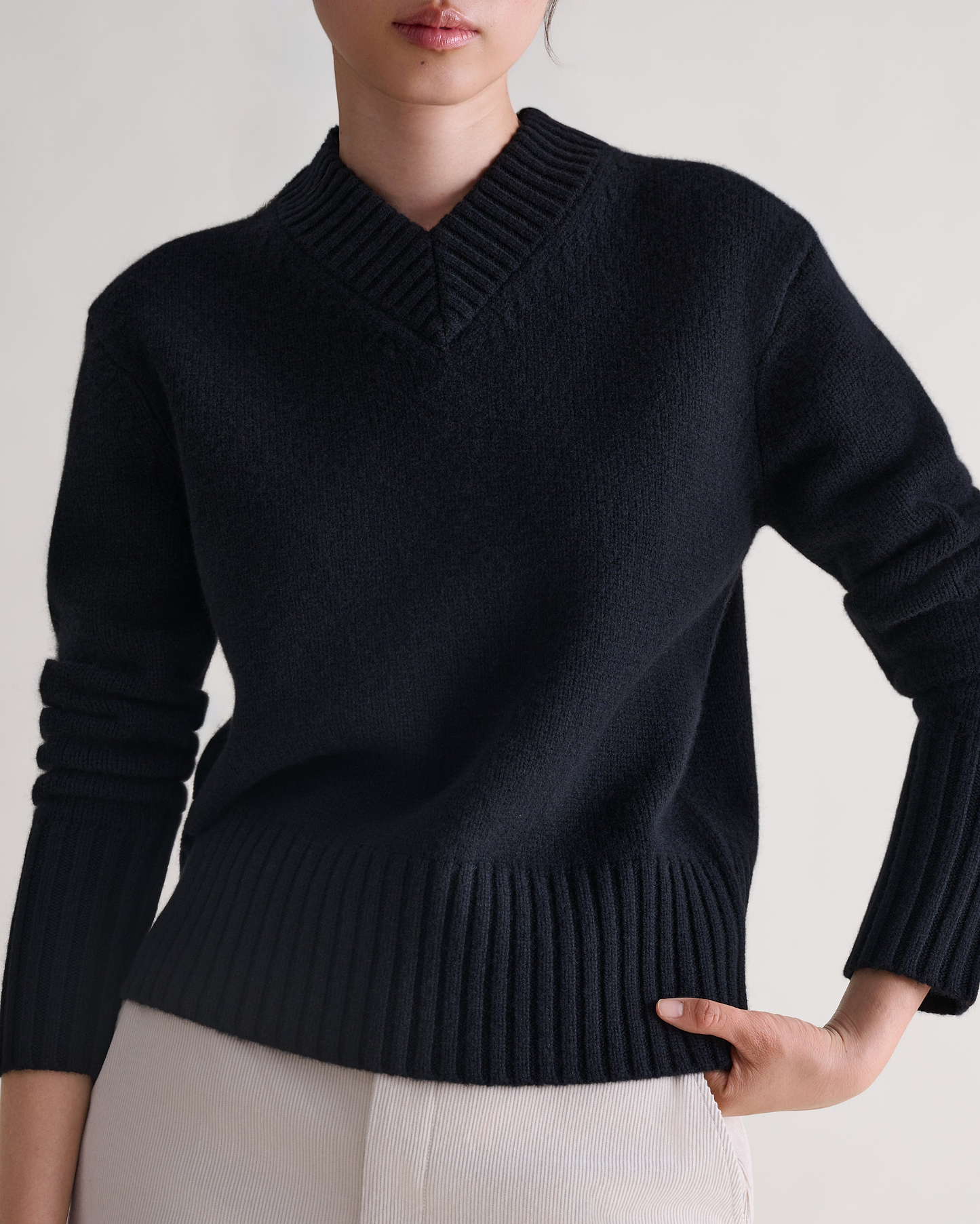 Women's Wool V-neck Jumper - Black