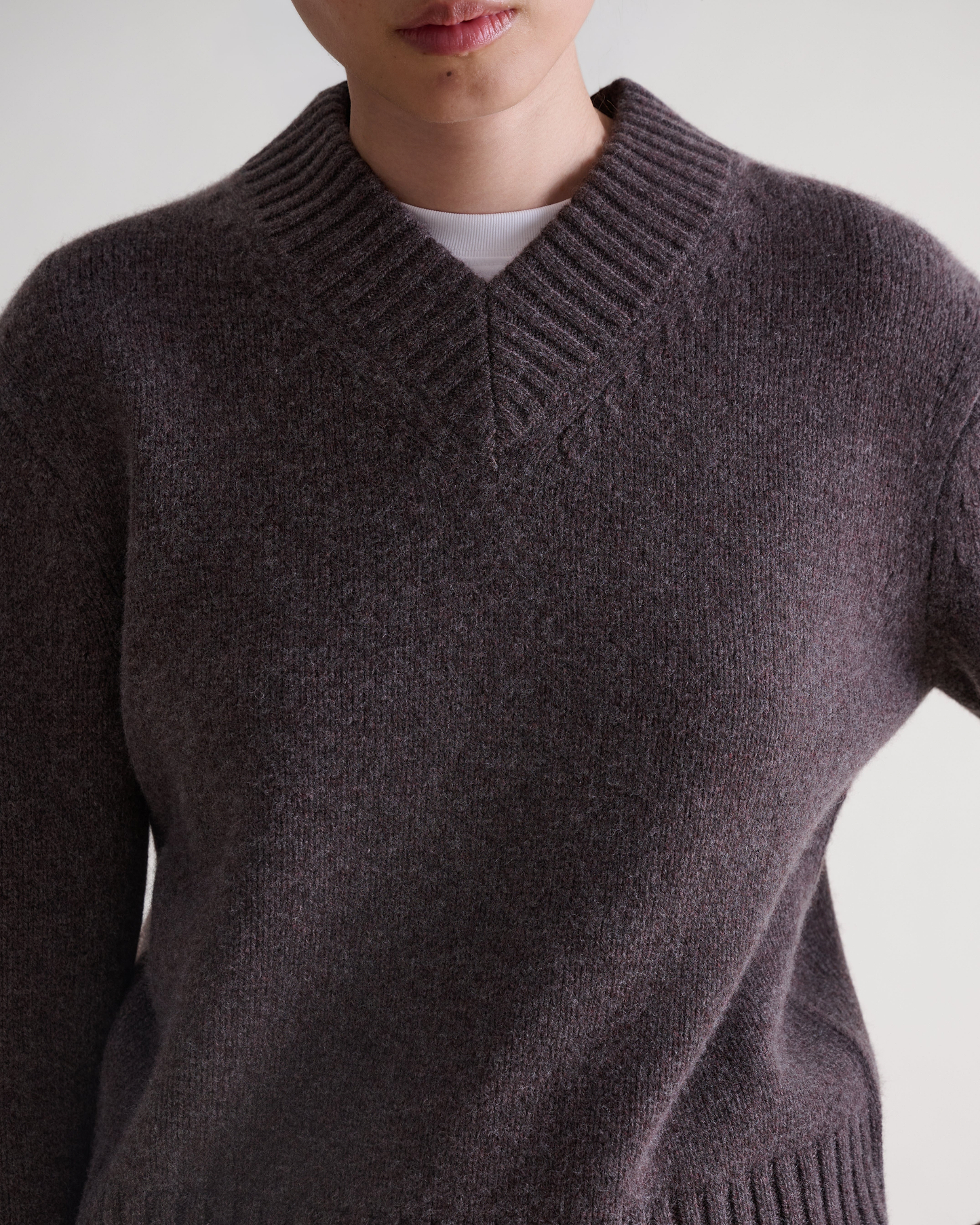 Women's Wool V-neck Jumper - Chocolate