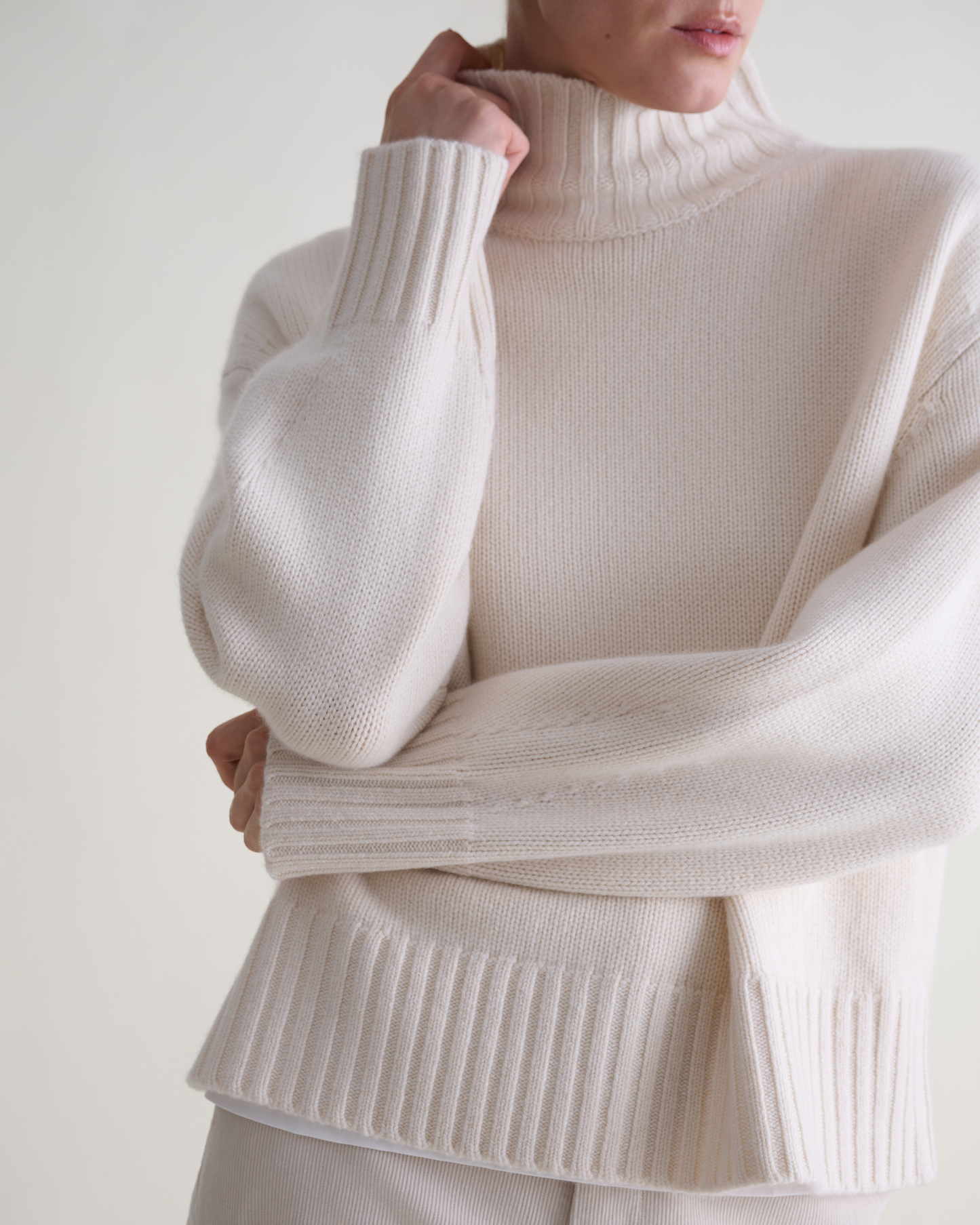 Women's Finest Cashmere High Neck Jumper - Buttermilk