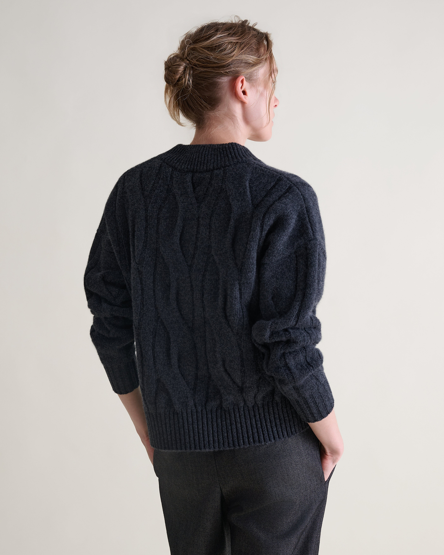 Lambswool Cable Knit V-neck Jumper - Graphite