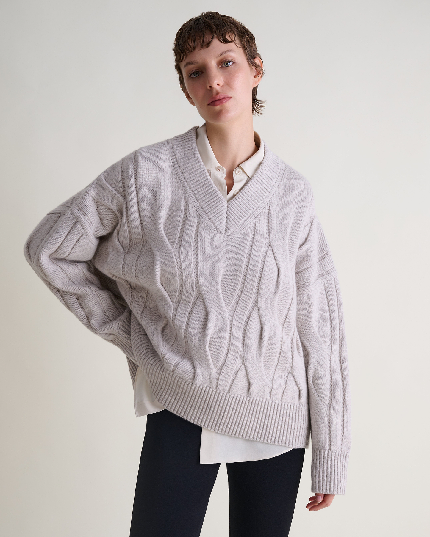 Lambswool Cable Knit V-neck Jumper - Bone