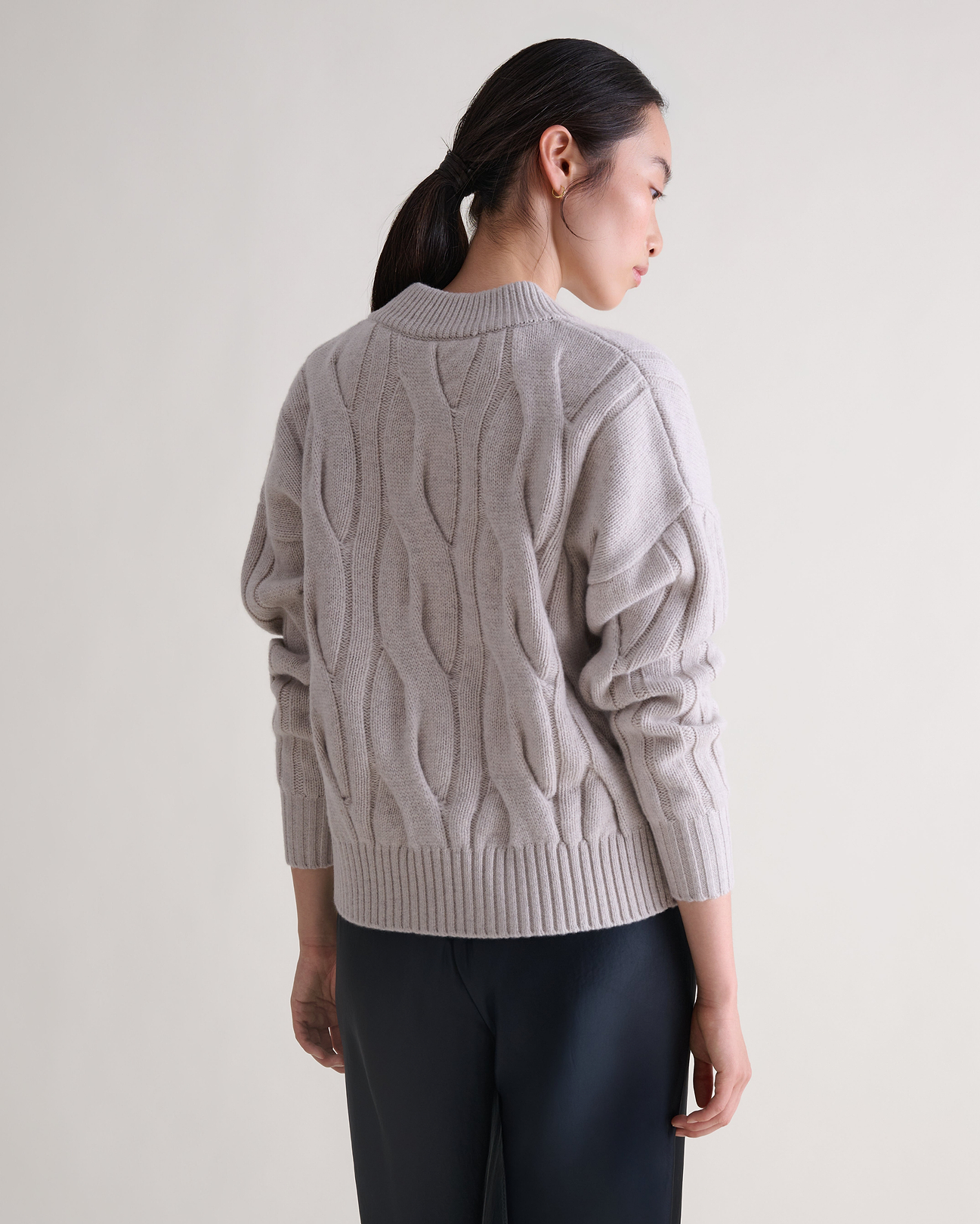 Dropped shoulders, oversized boxy fit