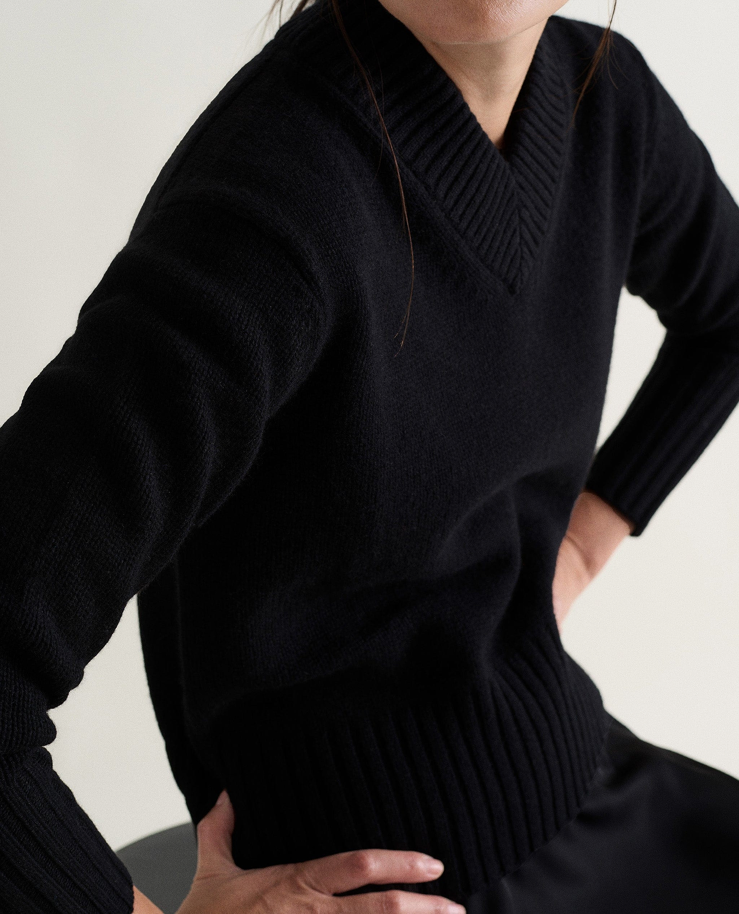 Women's Cashmere Merino V Neck Jumper - Black