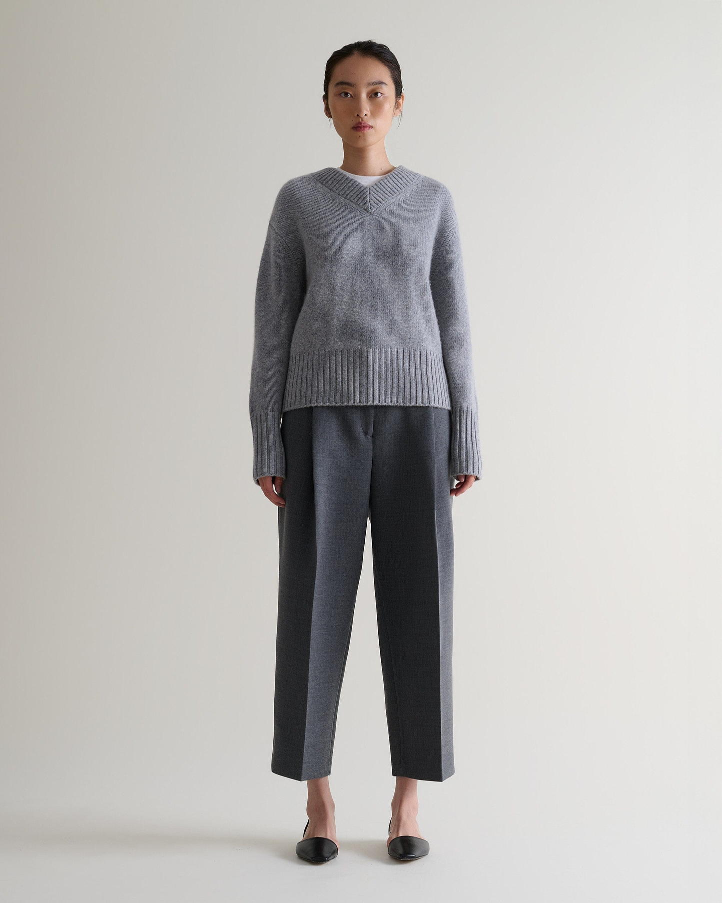 Women's Cashmere Merino V Neck Jumper - Medium Grey