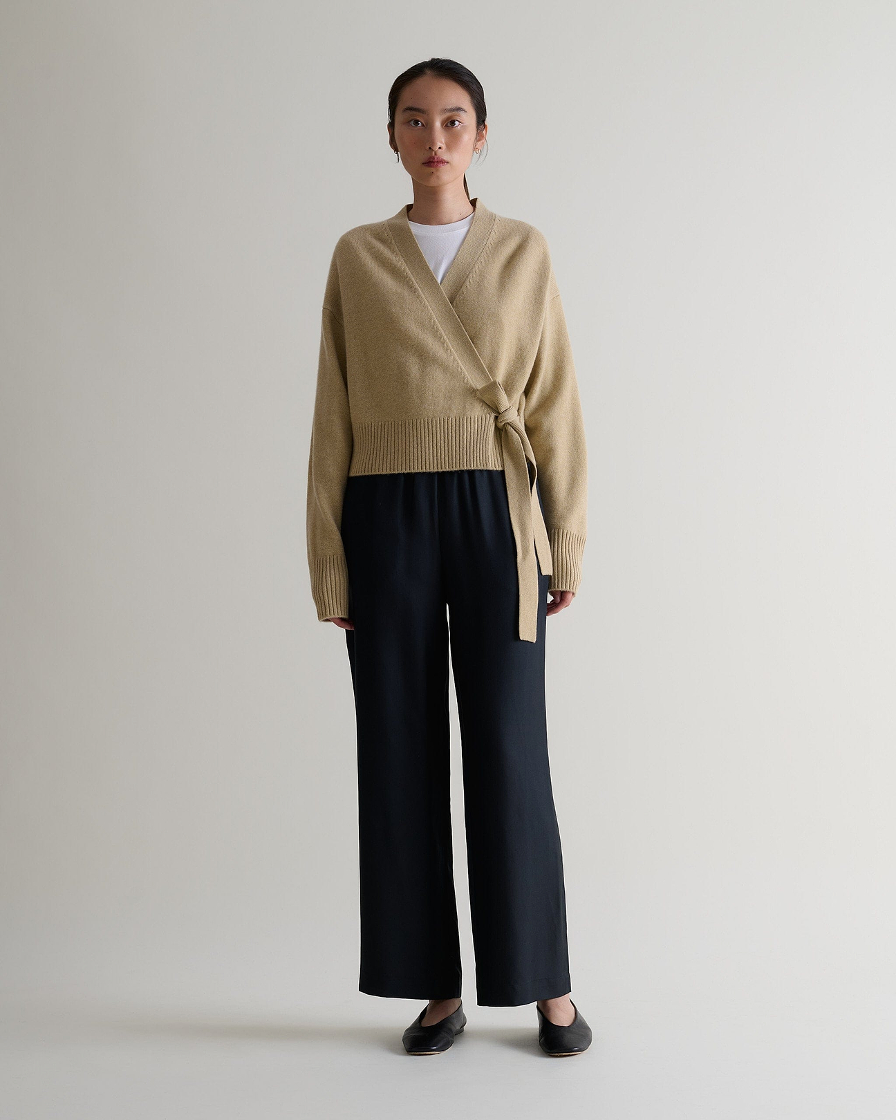 Belt tie at the hip