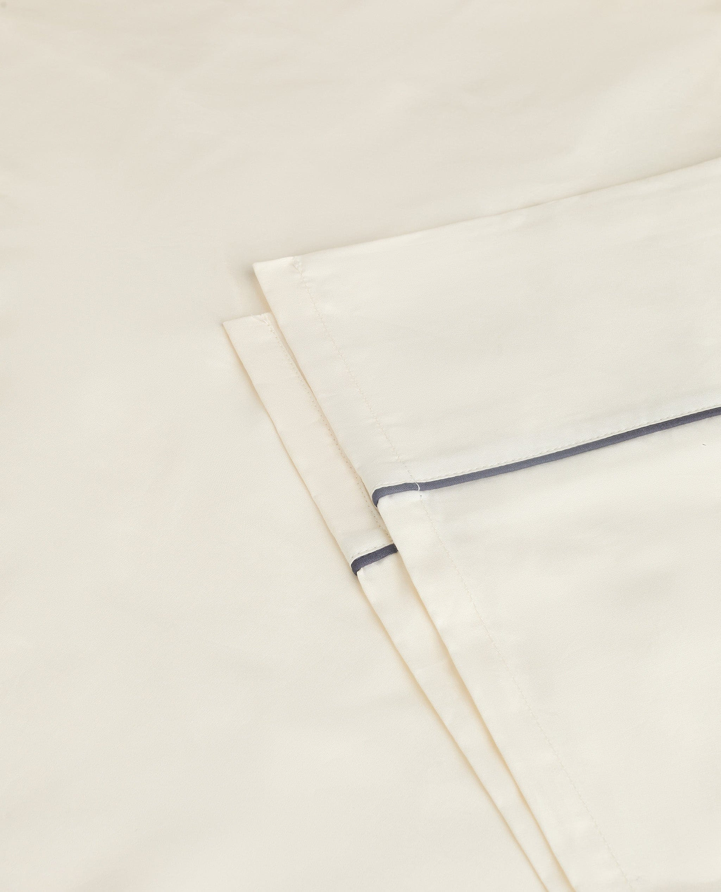 The Crisp & Cool Organic Luxury Flat Sheet - Buttermilk Black Piping