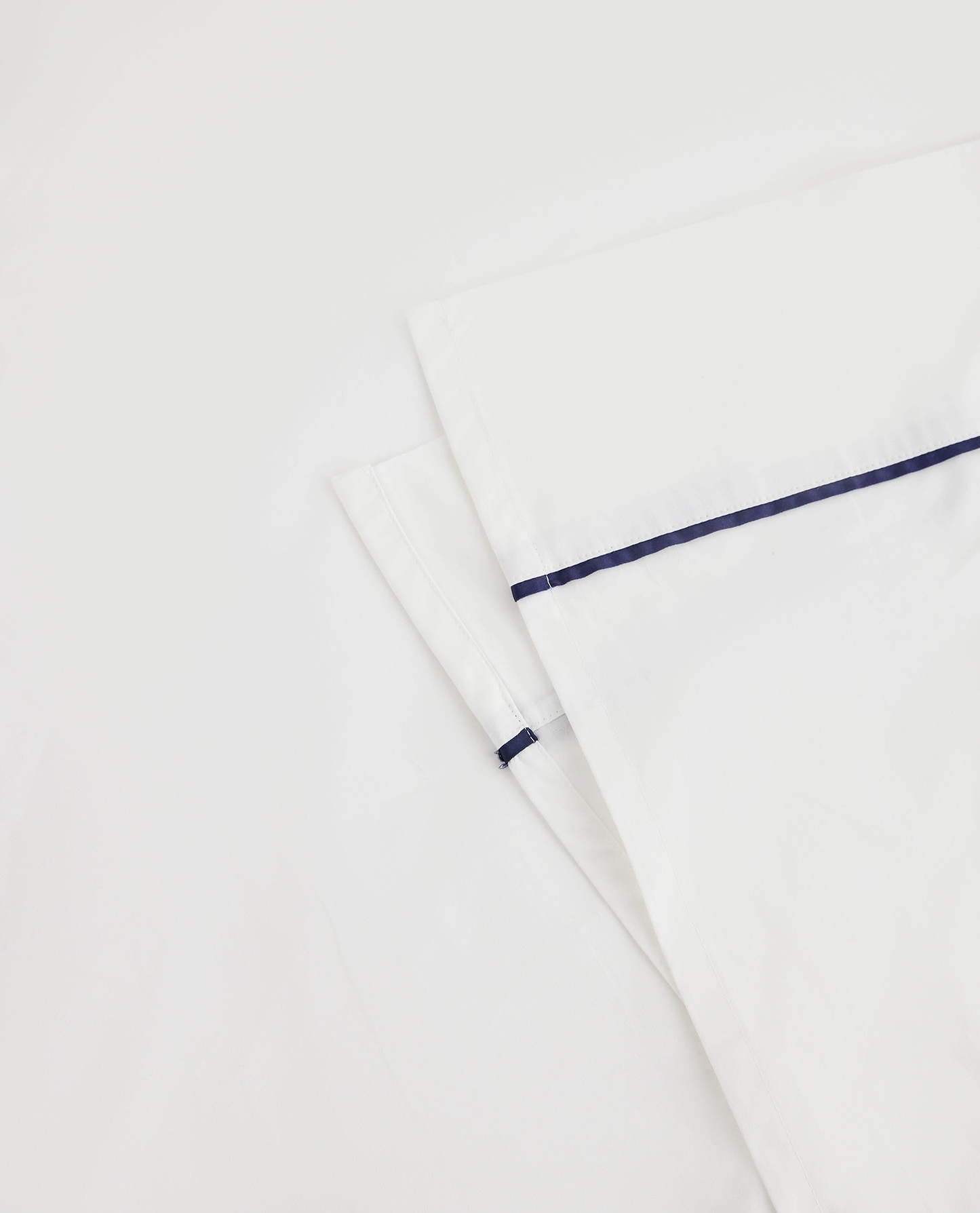 Soft & Smooth Cotton Sateen Flat Sheet - White Navy Piping