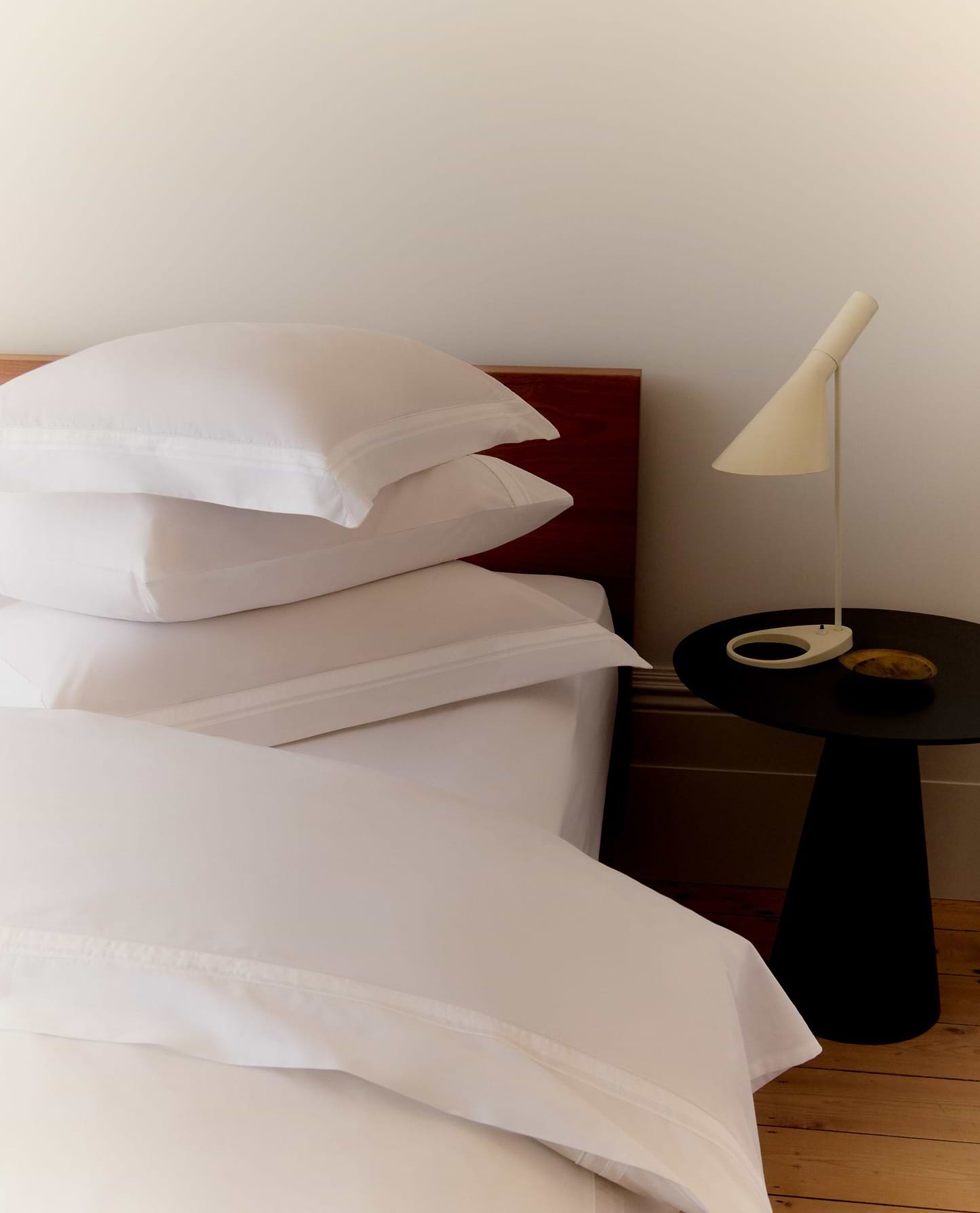 Crisp & Cool Organic Cotton Oxford Pillowcases - White Tailored Border