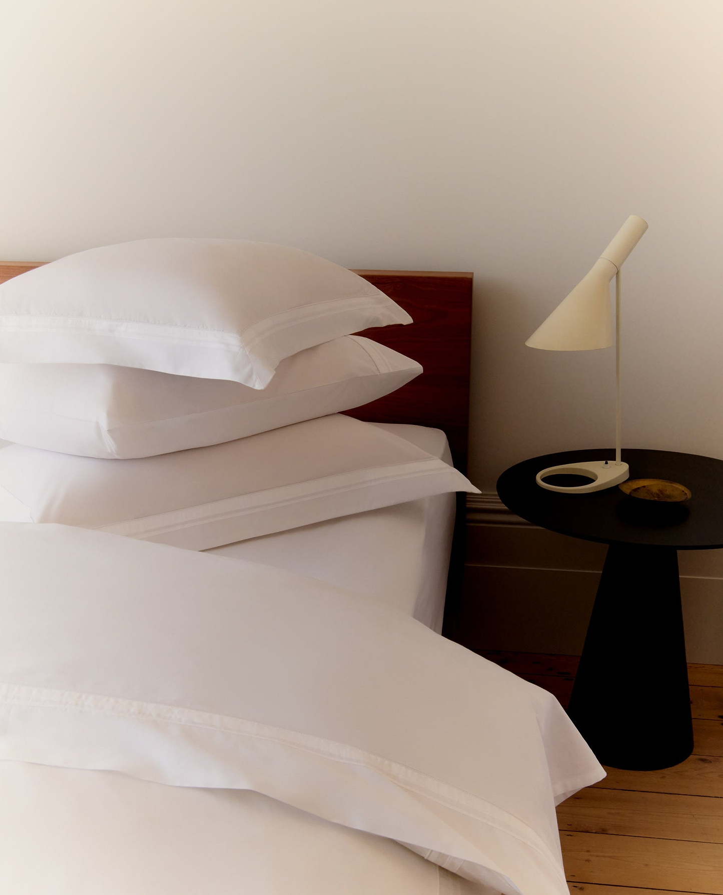 Crisp & Cool Organic Cotton Oxford Pillowcases - White Tailored Border