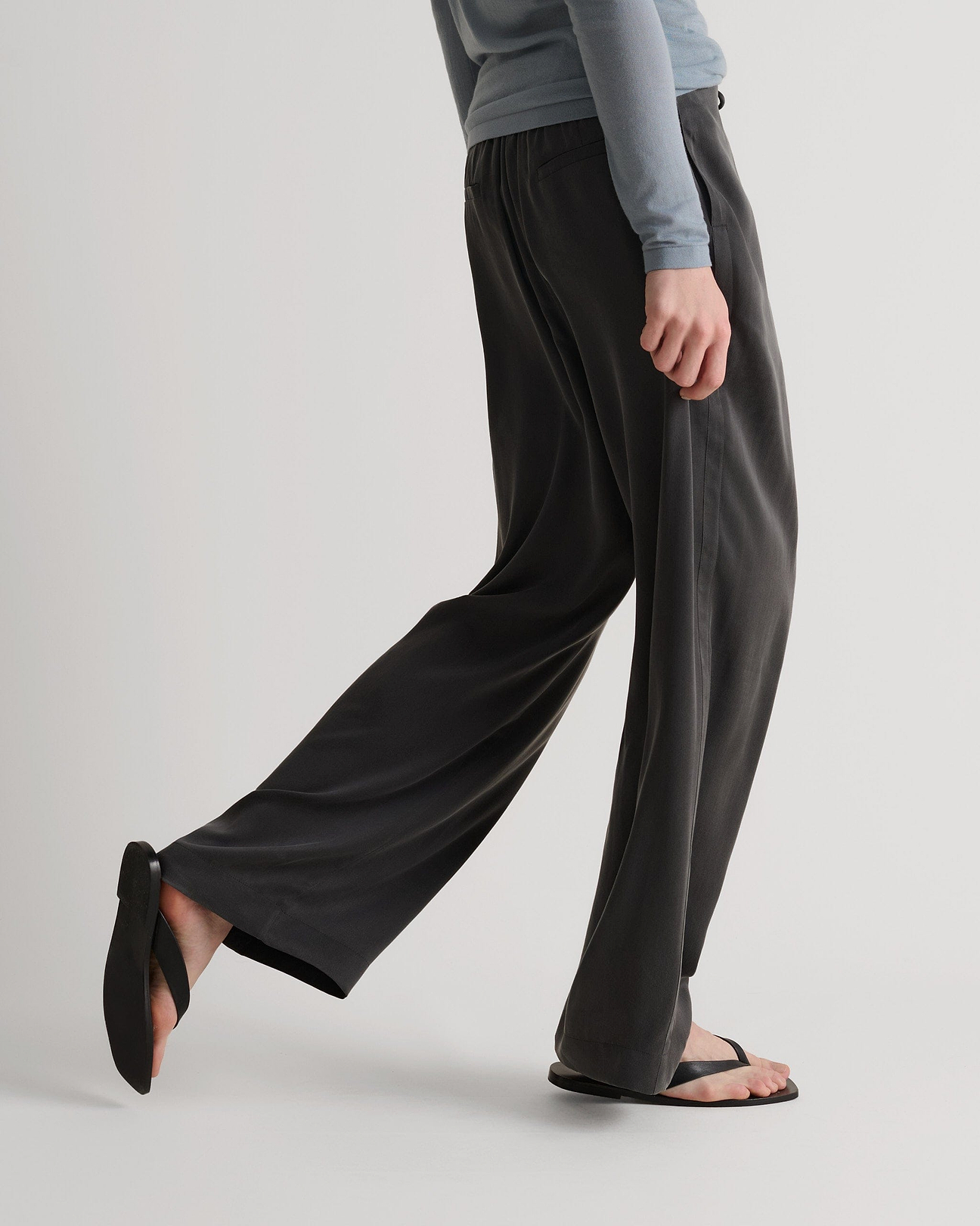 Fluid straight leg
