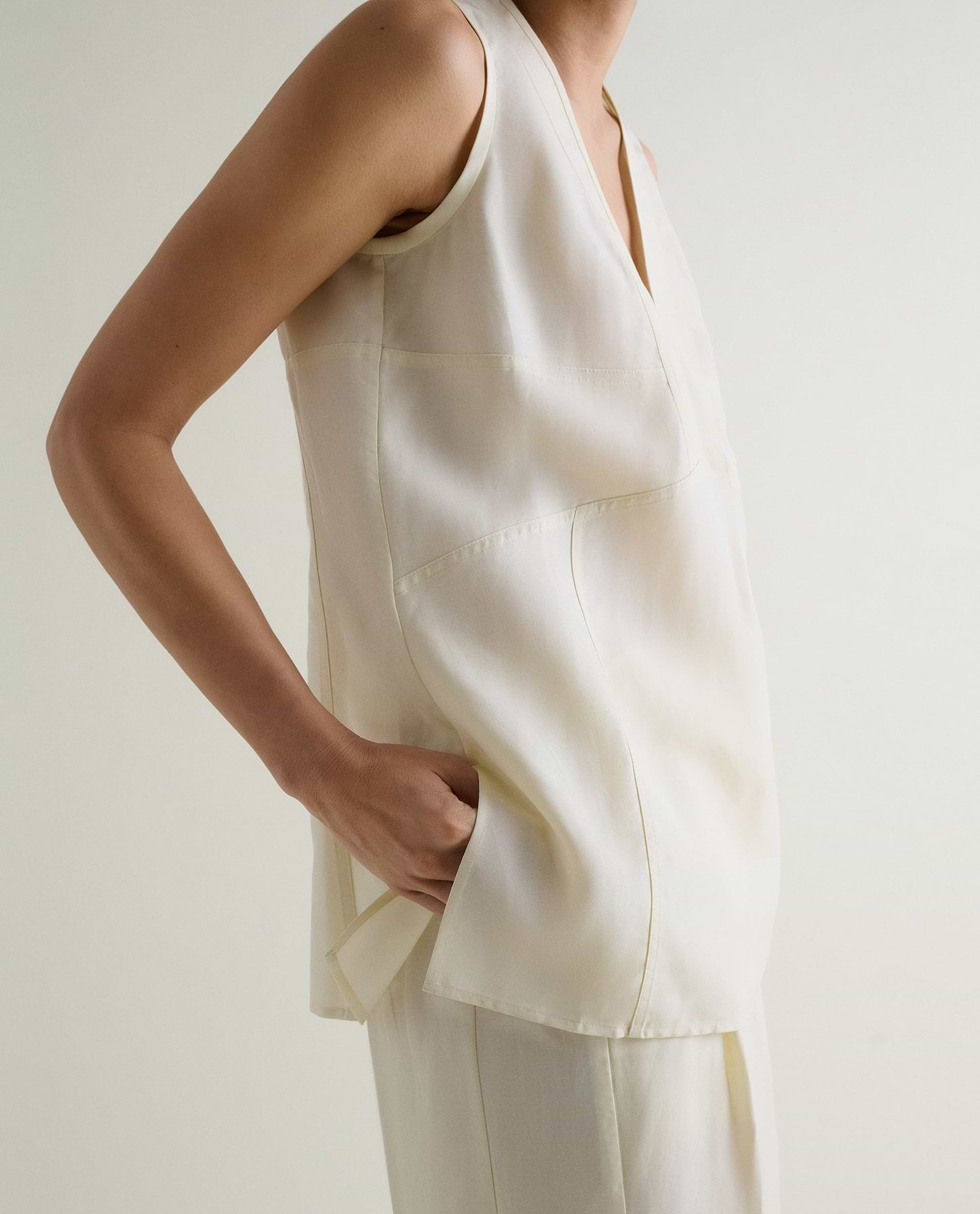 Women's Future-Linen V Neck Tunic Top - Buttermilk