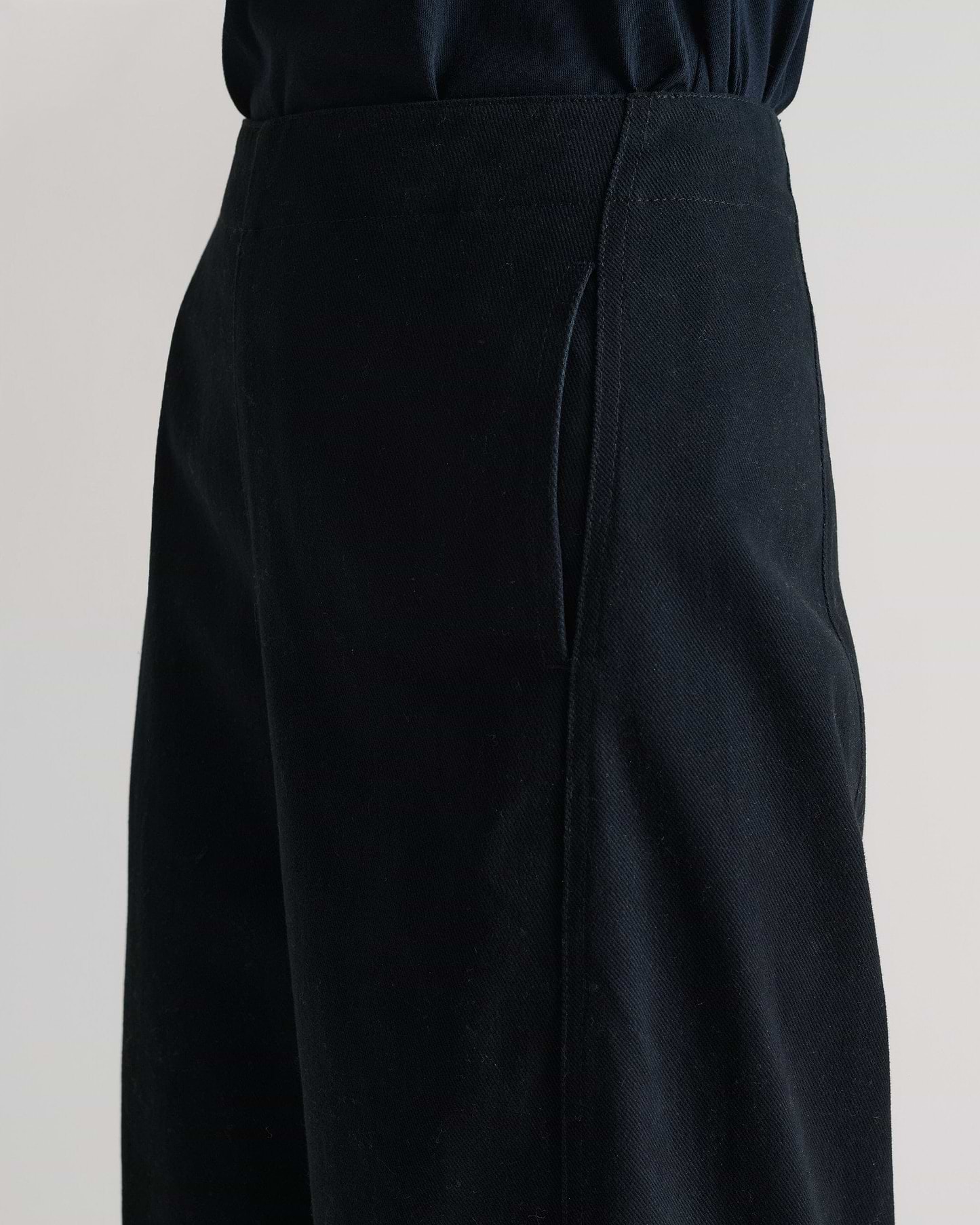 Women's Organic Cotton Barrel Leg Jean - Ink