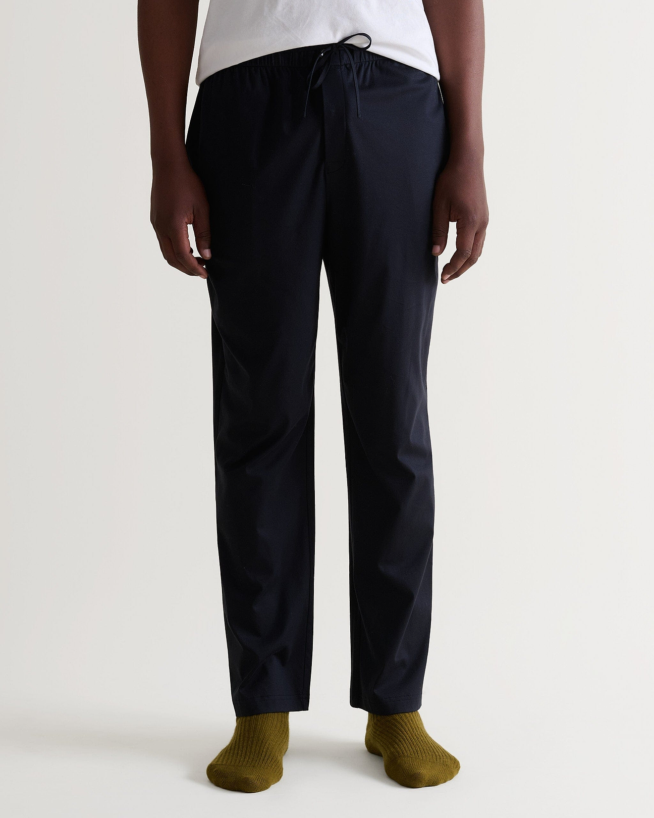 Relaxed straight-leg fit