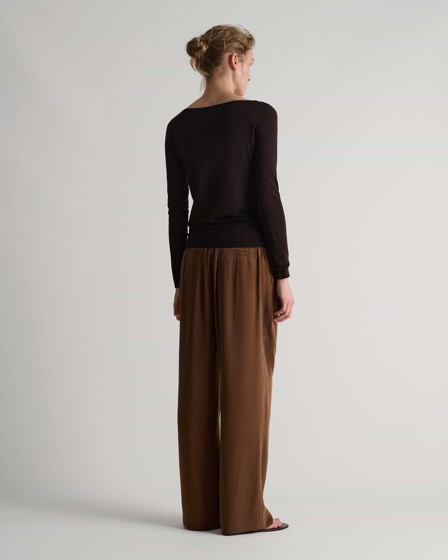 Women's Superfine Merino Straight Neck Jumper - Umber