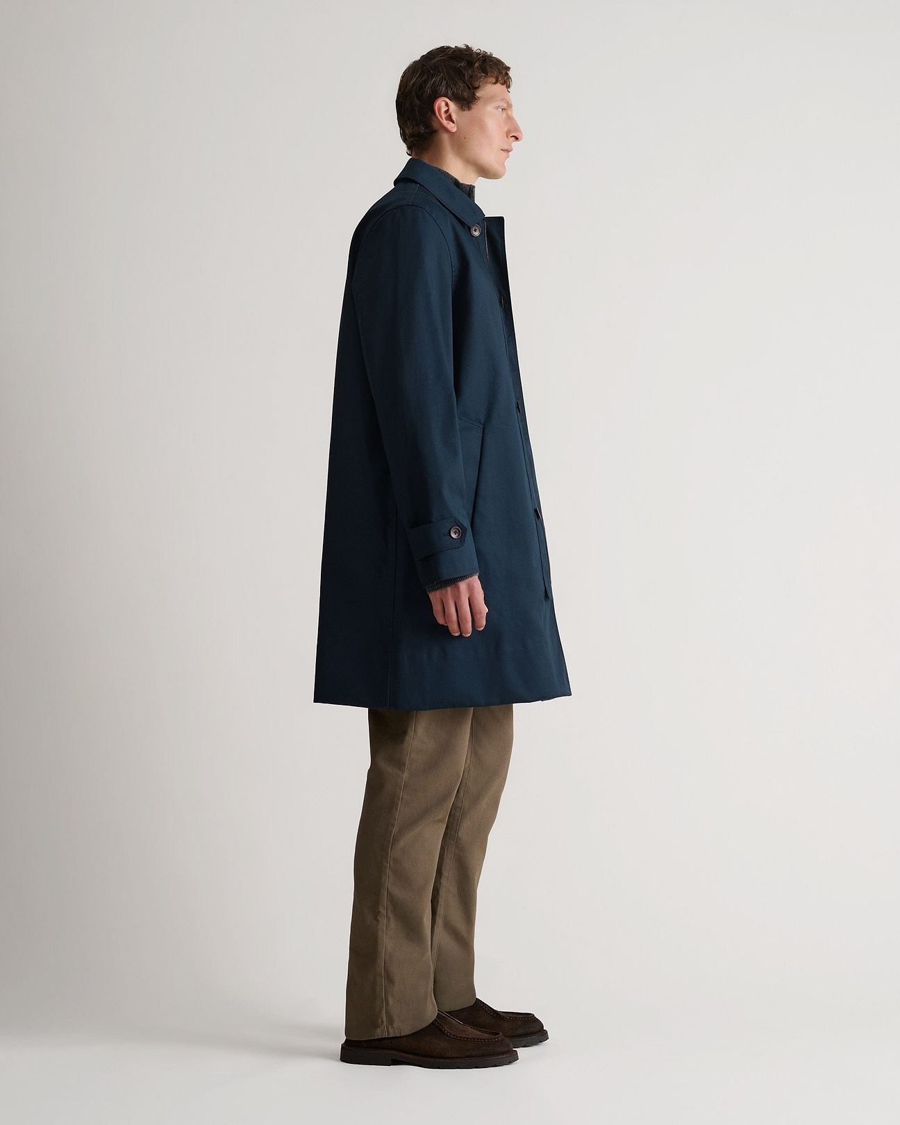 Mid-thigh length cut